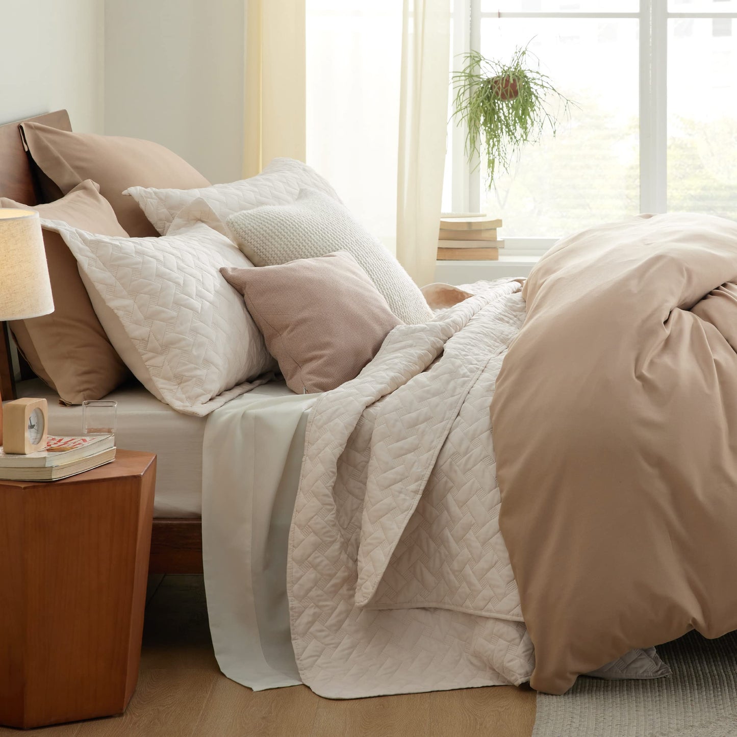 Bedsure Quilts Queen Size - Lightweight Bedspreads Queen Size with Basket Weave Pattern, Soft Quilt Bedding Set, Beige Comforter Set Coverlet for All Seasons with 2 Pillow Shams (90" x 96")