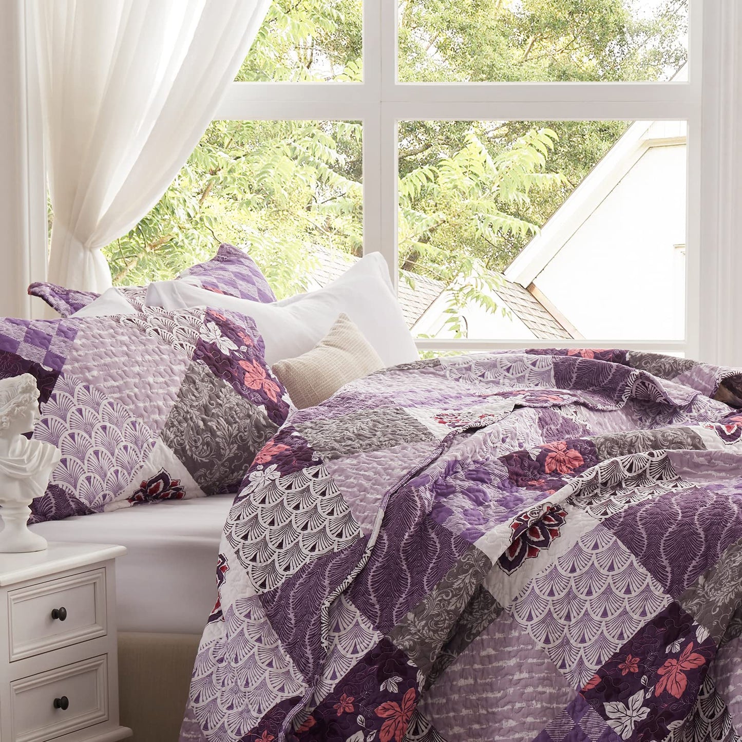 King Size Quilt Set 3 Pieces Lightweight Reversible Bedspread-98''x106'' Soft Patchwork Floral Coverlet Luxurious Warm Microfiber Bed Cover All Seasons Purple Bedding Set(1 Quilt,2 Pillow Shams)
