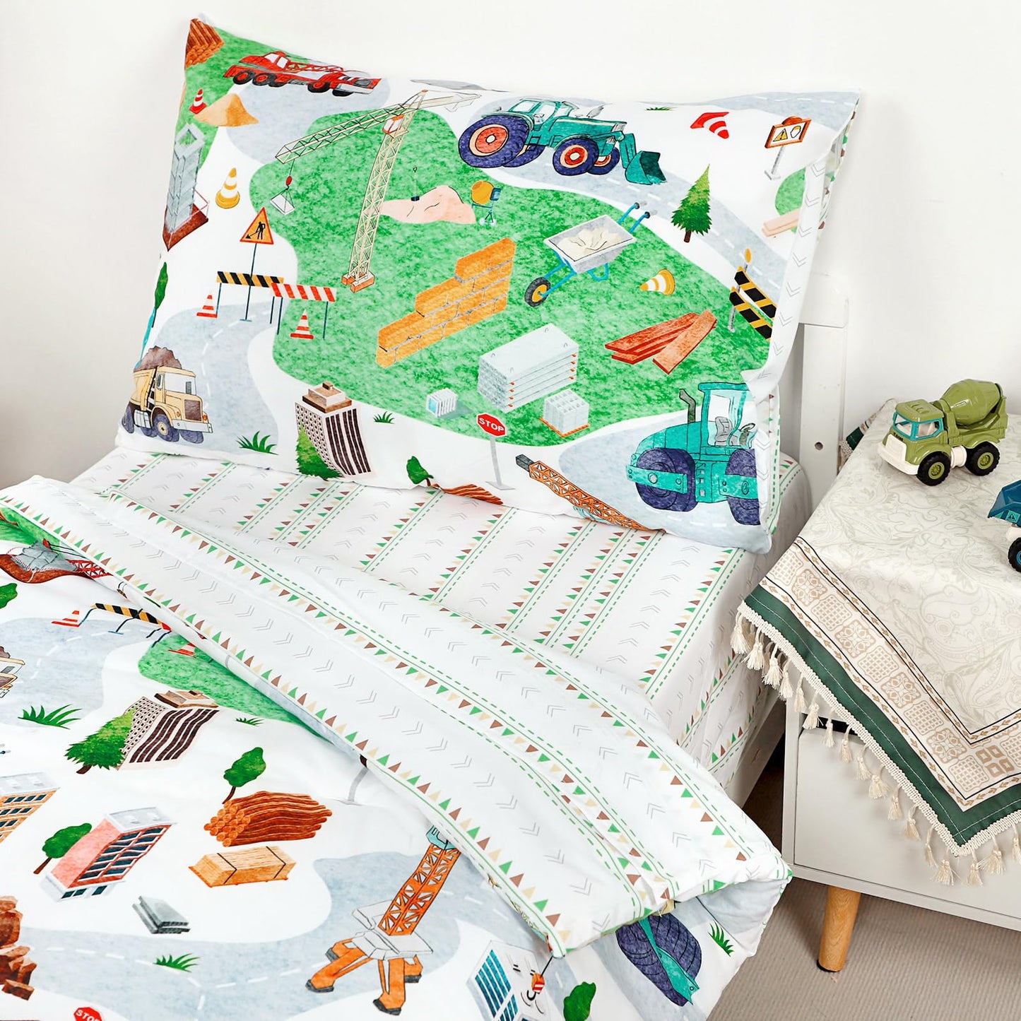 DAYEEBALL 4 Piece Toddler Bedding Set, Ultra Soft and Breathable Toddler Comforter Sets for Boys Includes Quilted Comforter, Fitted Sheet, Flat Sheet and Pillowcase, Vehicles