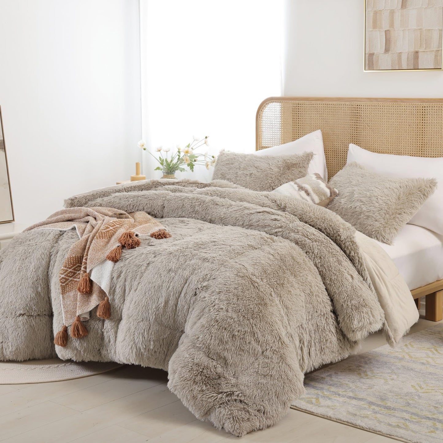 Smoofy Fluffy Queen Comforter Set, Faux Fur Comforter Set Queen Size, Luxury Fuzzy Bedding Set, Soft Shaggy Bed Set for All Season, 3 Pieces - 1 Comforter & 2 Pillowcases, Oatmeal