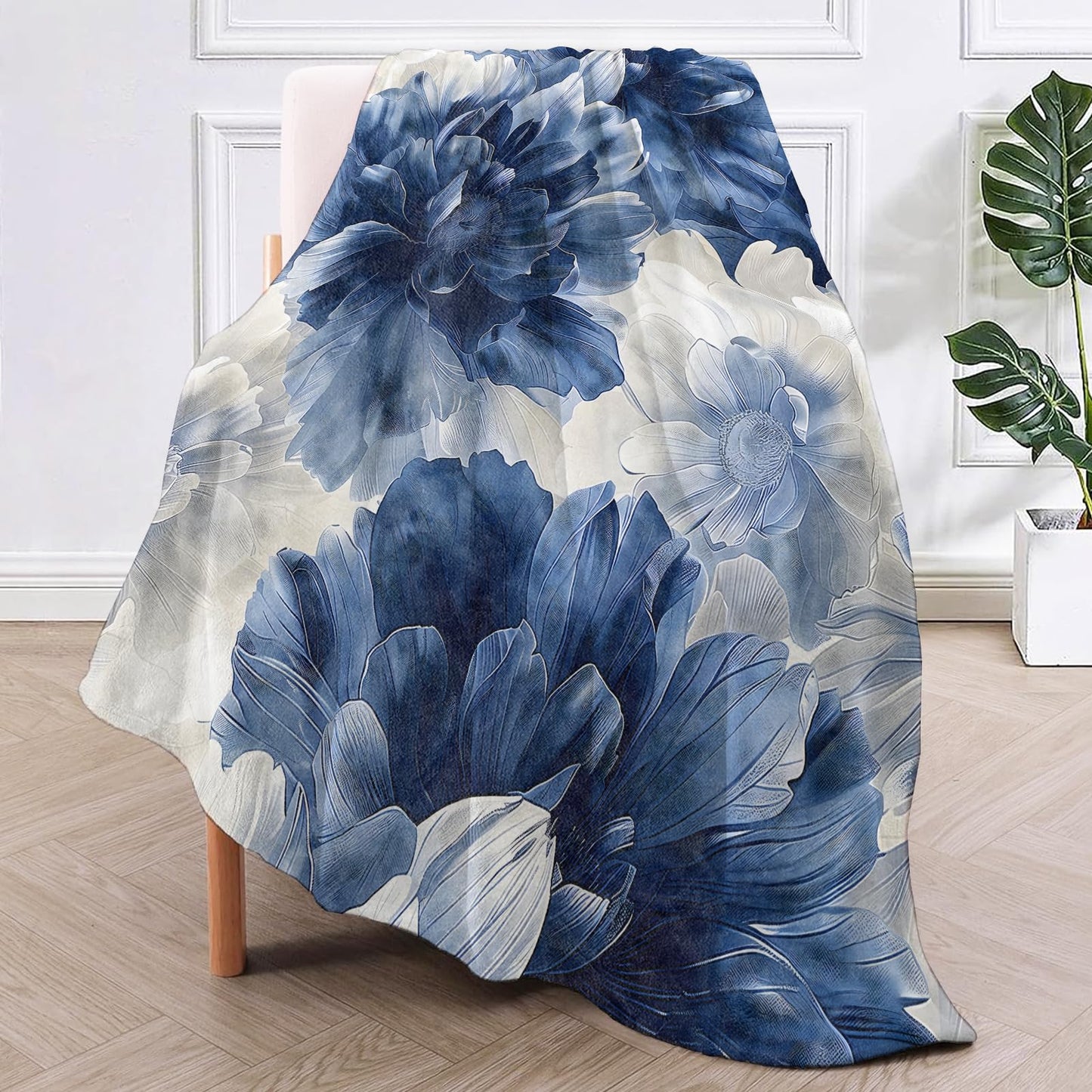 TRYYN Midnight Bloom Floral Throw Blanket for Couch Outdoor Camping Bedroom Decor, Elegant Blue White Flower, Super Soft Cozy Warm Fluffy Fleece Blankets Gifts for Kids Adults Women, 60x50 Inch