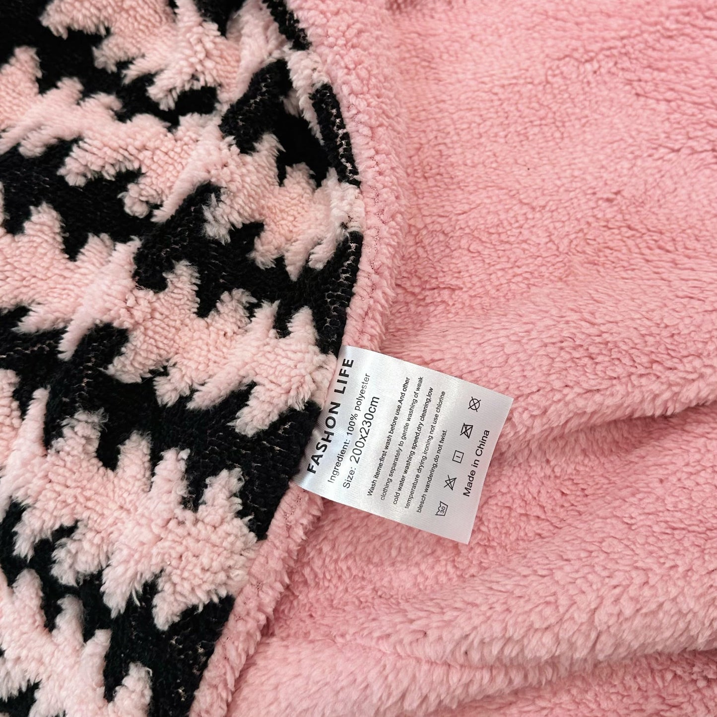 LEVINIS Bohemian Sherpa Throw Blanket 60'' × 80'', Sherpa Fleece Blanket for All Season, Southwestern Aztec Throw Blankets for Bed/Couch/Sofa/Office/Camping, Pink