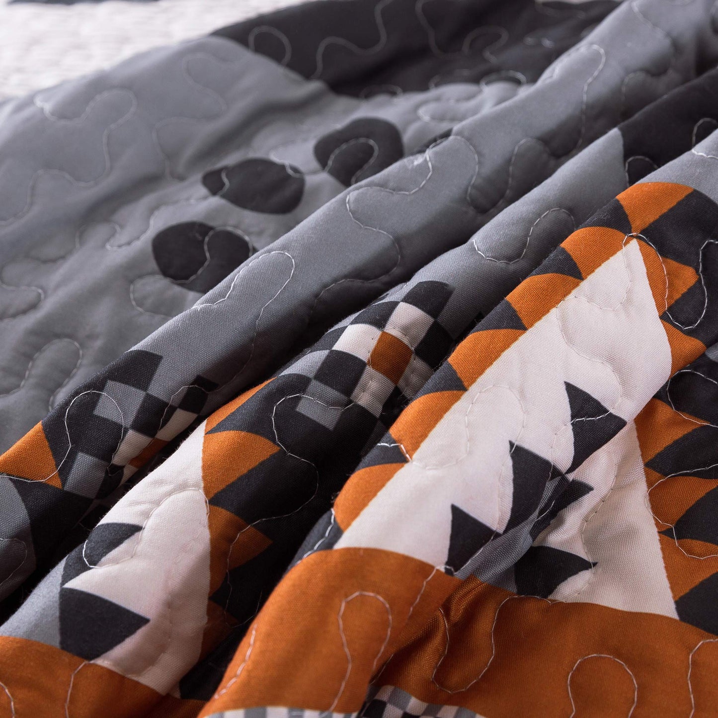 Soul & Lane Bear Quilt Set - Queen Size with 2 Shams, Rustic Lodge Cabin Quilted Bedspread with Wildlife Black Bear Design, Country Wilderness Themed Bedding with Forest and Outdoor Motif