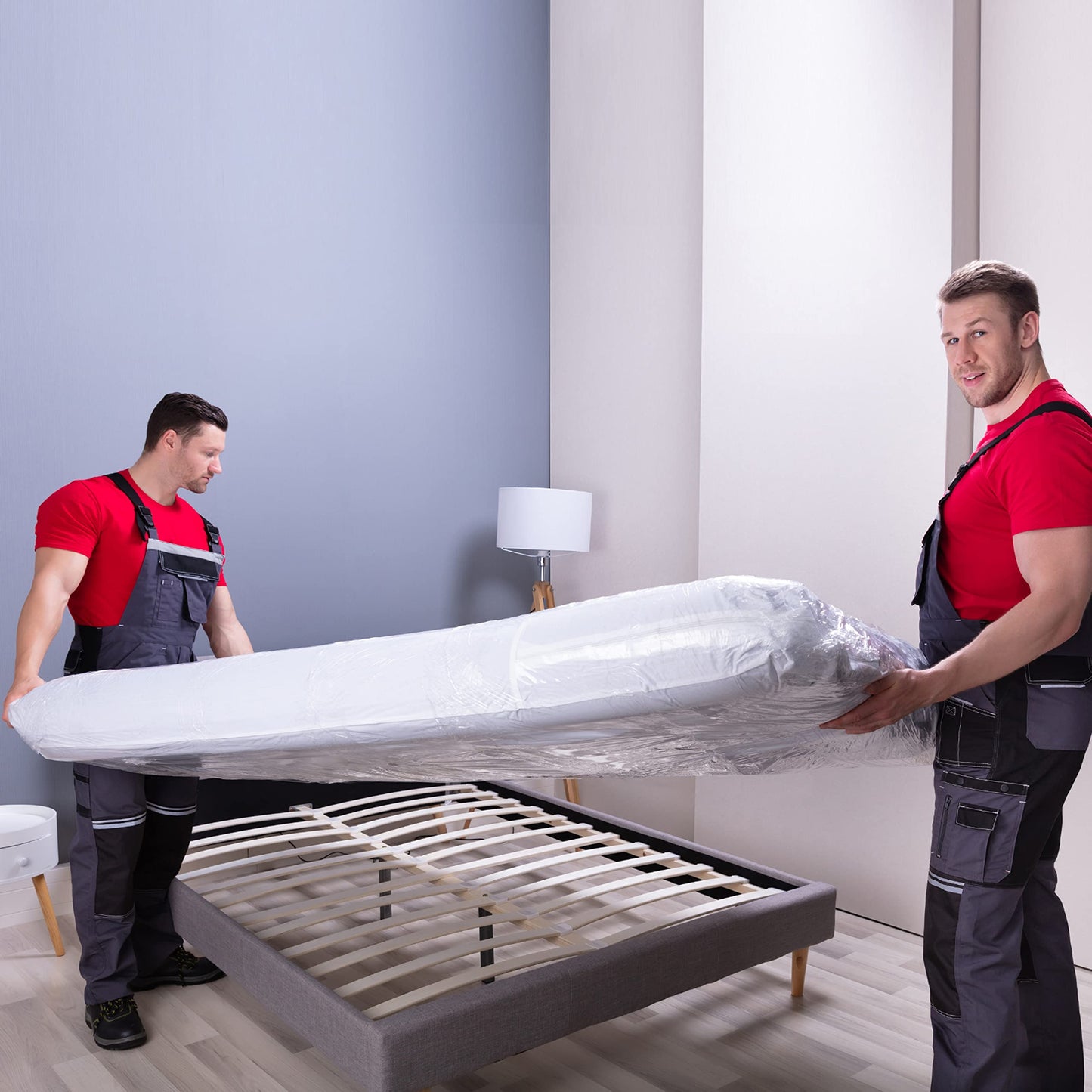 UBOXES Queen Size Mattress Covers/Bags 61" x 15" x 104" Moving Supplies (QUEENCOVER02) (packaging may vary)