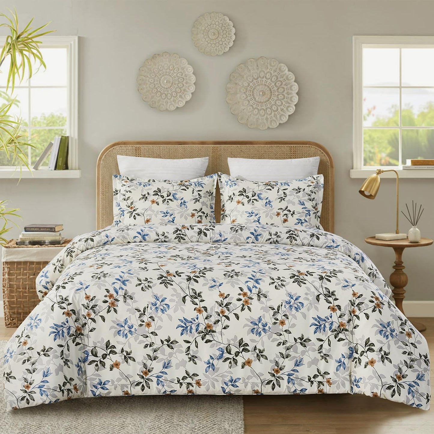 Vaulia Soft Microfiber Floral Duvet Cover King Size, Blue Leaves Botanical Print Pattern, Lightweight and Breathable Reversible Design, 3-Piece Set (1 Duvet Cover 2 Pillow Shams)