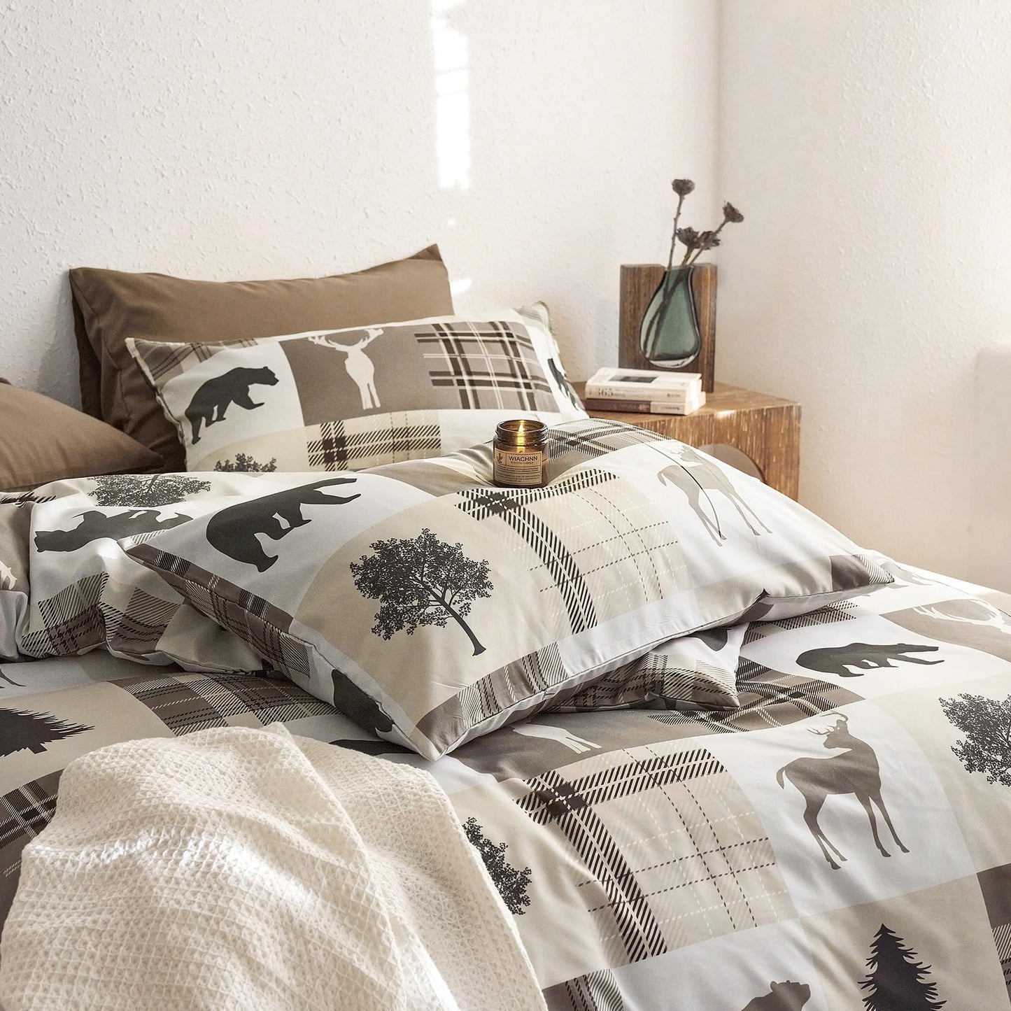 Wake In Cloud - Rustic Comforter Set, Cabin Christmas Lodge Western Country Bear Deer Moose Woodland RV Outdoor Theme, Soft Lightweight Bedding, 3 Pieces, Taupe, Queen Size