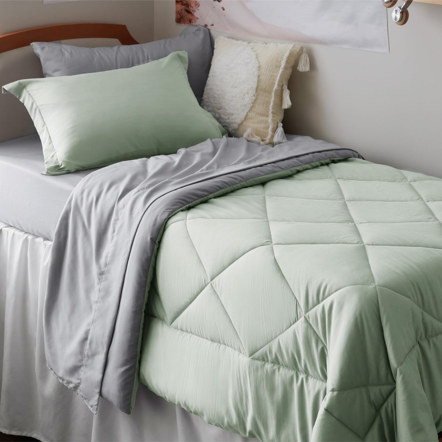 Bedsure Twin XL Comforter - 5 Pieces Reversible Sage Green Bed in a Bag, Twin XL Bedding Comforter Set College Dorm Essentials with 1 Flat Sheet, 1 Fitted Sheet, 1 Pillowcase and 1 Pillow Sham