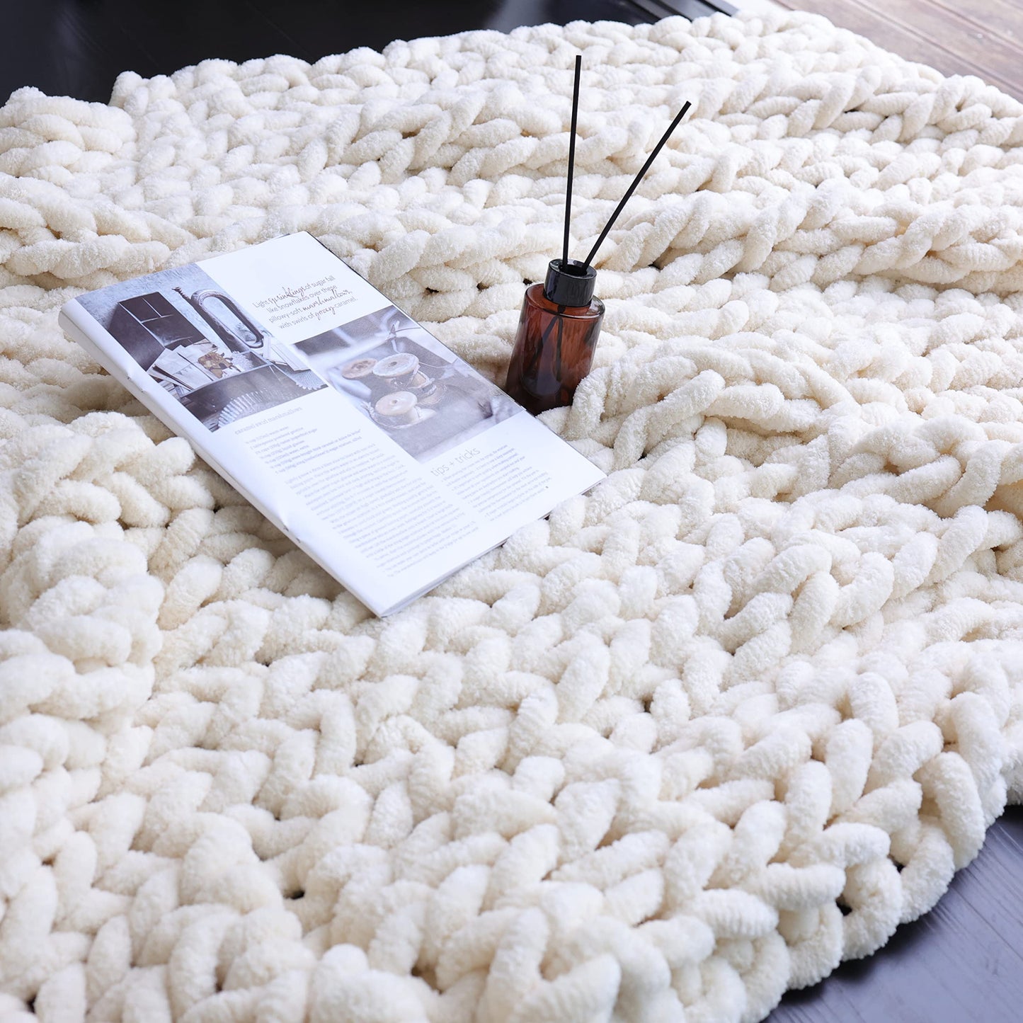 Maetoow Chenille Chunky Knit Blanket Throw （40×50 Inch）, Handmade Warm & Cozy Blanket Couch, Bed, Home Decor, Soft Breathable Fleece Banket,Graduation Gifts, Cream