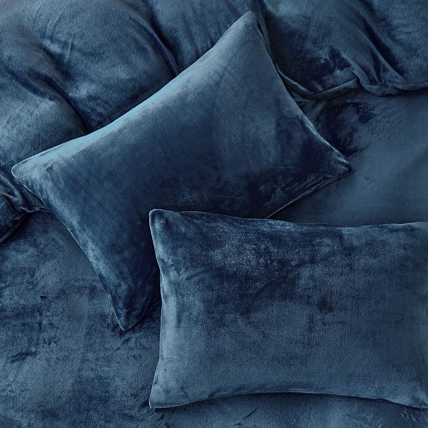 WARMDERN Navy Velvet Duvet Cover Set Queen Size, Luxury Milk Velvet Bedding Duvet Cover with Zipper Closure, 3pcs Ultra Soft Duvet Covers for All Seasons, 90" x 90", Navy