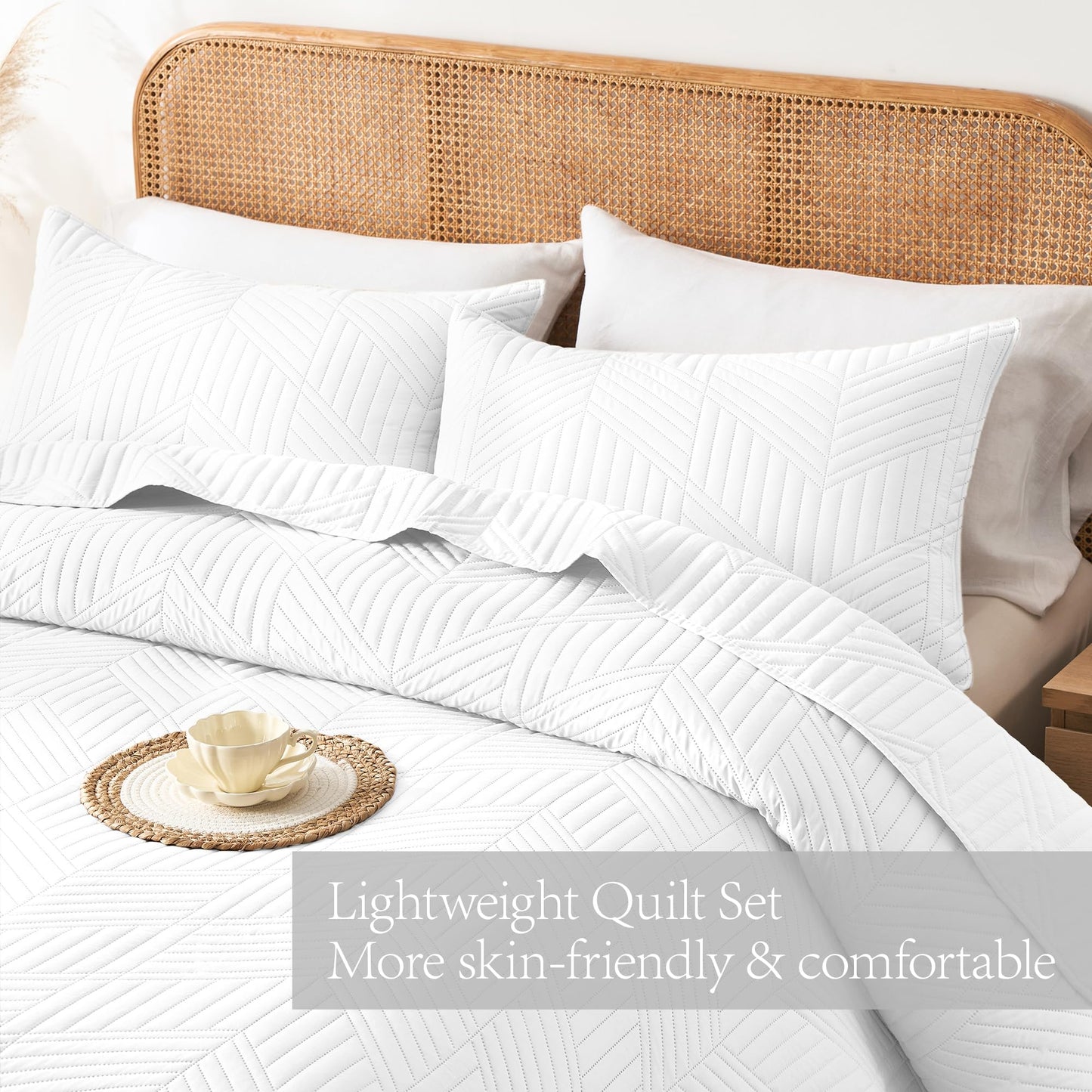 Davulos Queen Quilt Bedding Set,White Ultrasonic Full/Queen Quilt Set Reversible Microfiber Bedspread,Lightweight Soft Modern Geometric Coverlet Set for All Seasons(1 Quilt,2 Pillow Shams)