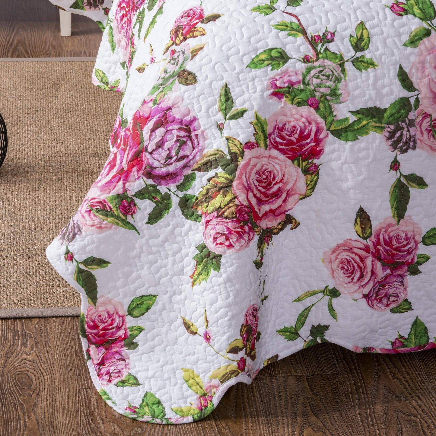 DaDa Bedding Romantic Roses Floral Bedspread Set - Lovely Spring Pink & White Scalloped Colorful Lightweight Breathable - Bright Vibrant Quilted Coverlet w/Pillow Shams - Cal King - 3-Pieces