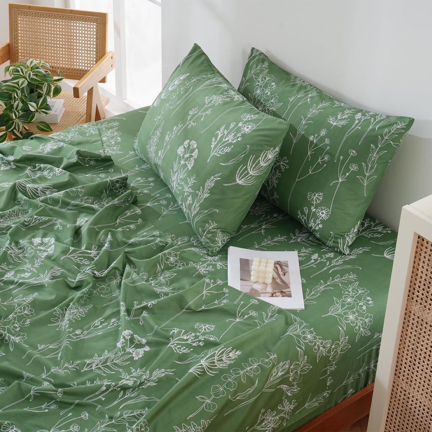 Yibeizi Green Floral Sheet Set King, Botanical Rustic Pattern Bed Sheets Boho Bedding Sheets & Pillowcases Soft Microfiber 15" Extra Deep Pocket Fitted Bedsheet 4 Piece