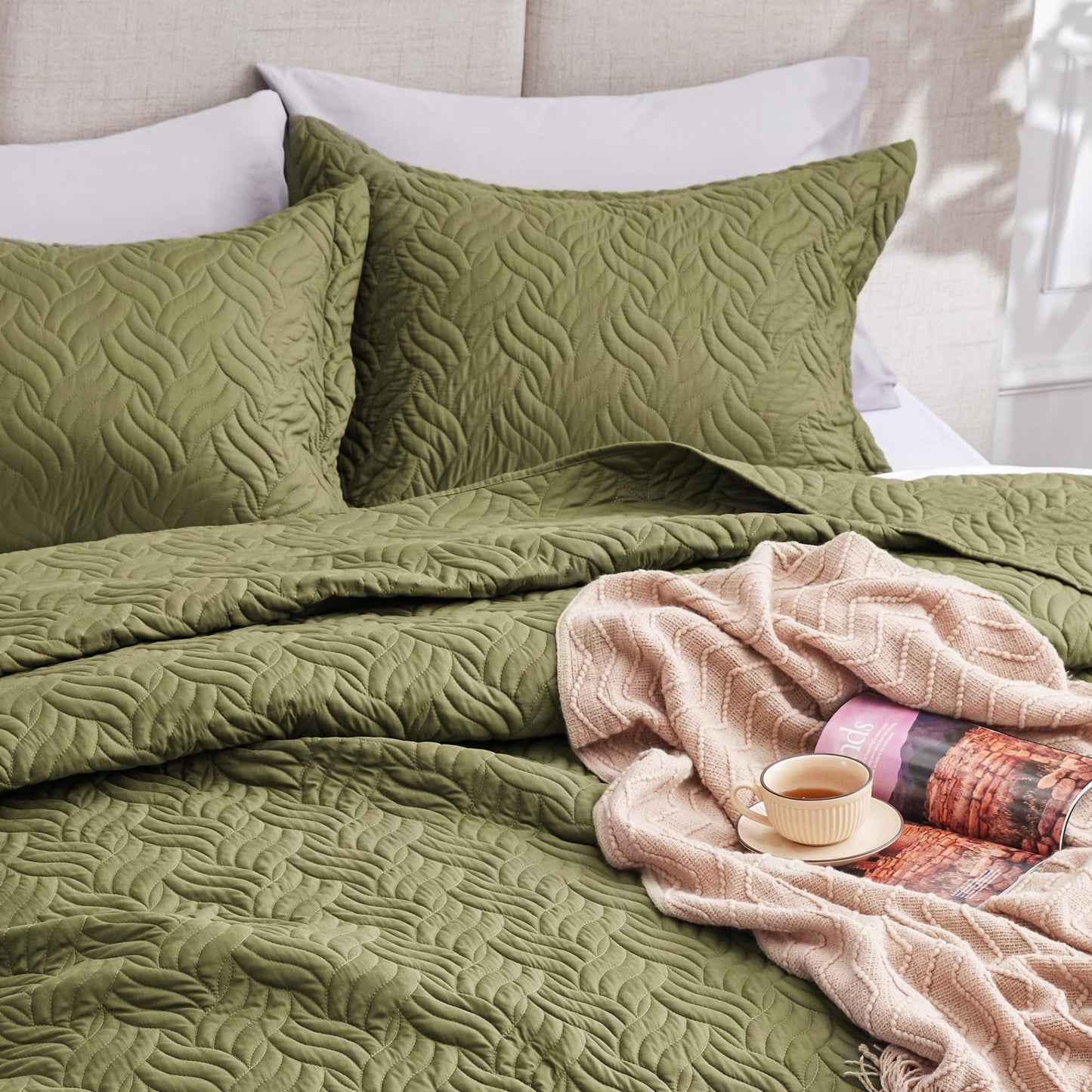 Love's cabin California King Size Quilt Bedding Set Olive Green Bedspread - Cal King Summer Lightweight Bedspread Comforter - Wave Pattern Coverlet for All Season - 3 Pieces (1 Quilt, 2 Pillow Shams)