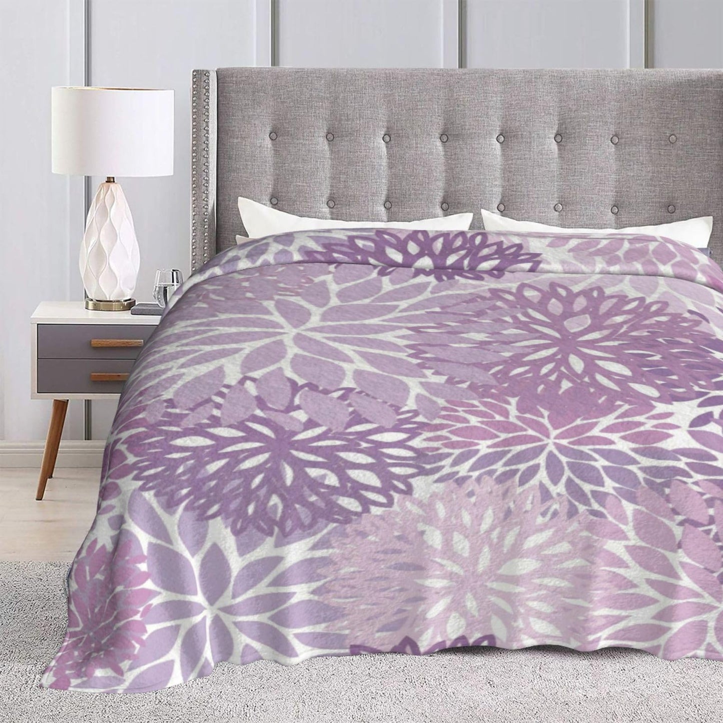 Perinsto Purple Chrysanthemum Floral Throw Blanket Ultra Soft Warm All Season Daisy Flowers Decorative Fleece Blankets for Bed Chair Car Sofa Couch Bedroom 50"X40"