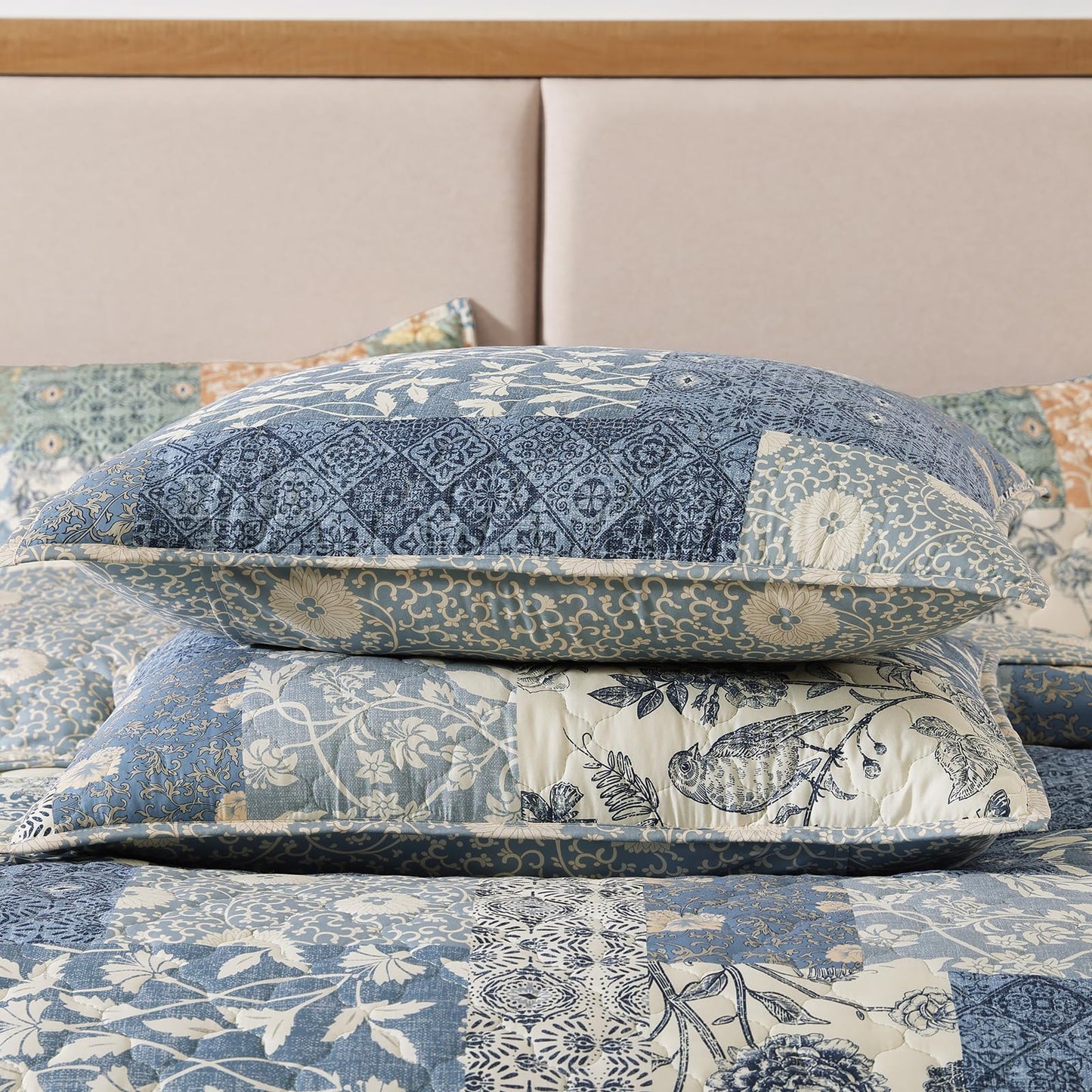 CASAAGUSTO Queen Quilt Set - 3 Pieces Patchwork Blue Quilt Bedding Set, Lightweight Queen Bedspread Coverlet, Reversible Floral Bed Cover for All Seasons (90"x94", 1 Quilt + 2 Pillow Shams)