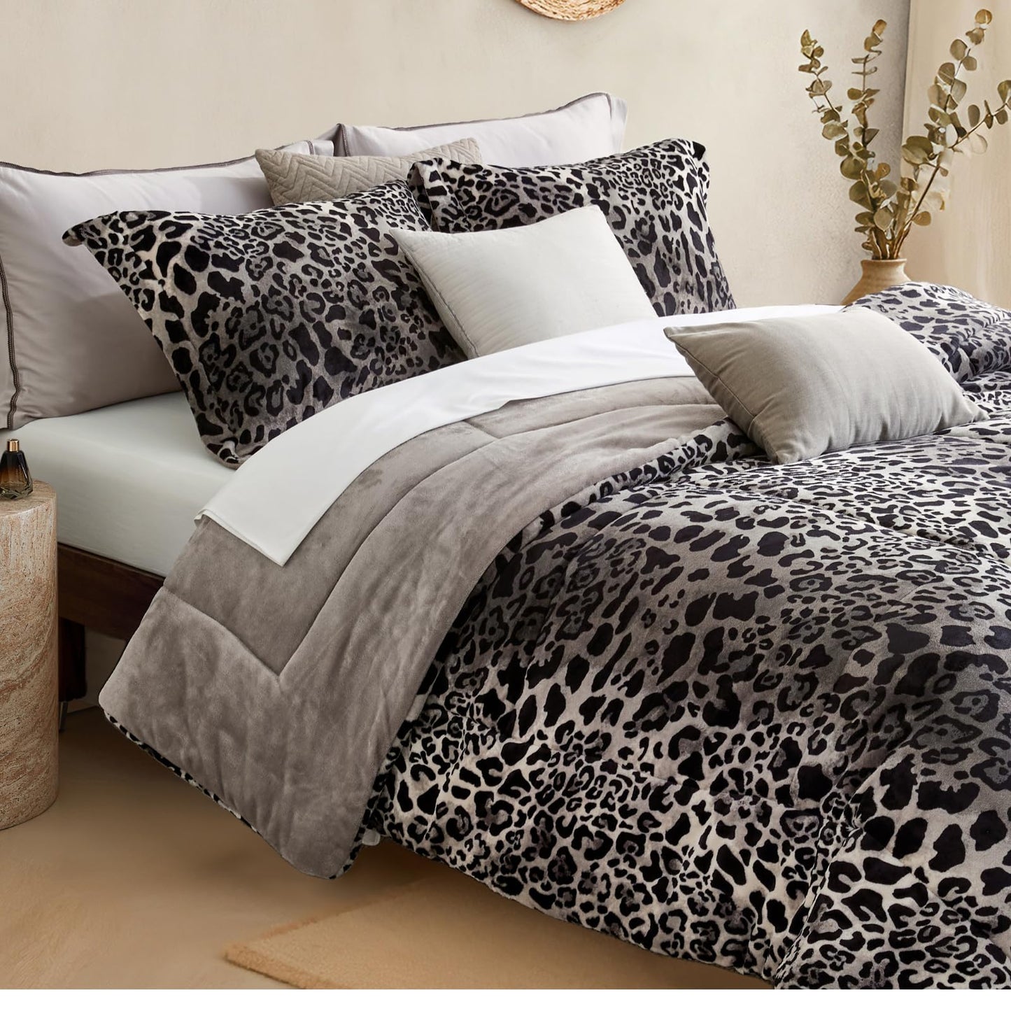 Petrichor Leopard Velvet Flannel Queen Comforter Set-Cheetah Print Western Blanket,Luxury Fuzzy Heavy Bedding Set, 3 Pieces Plush Winter Bed Set with Comforter (90"x90") & 2 Pillow Shams (20"x26")
