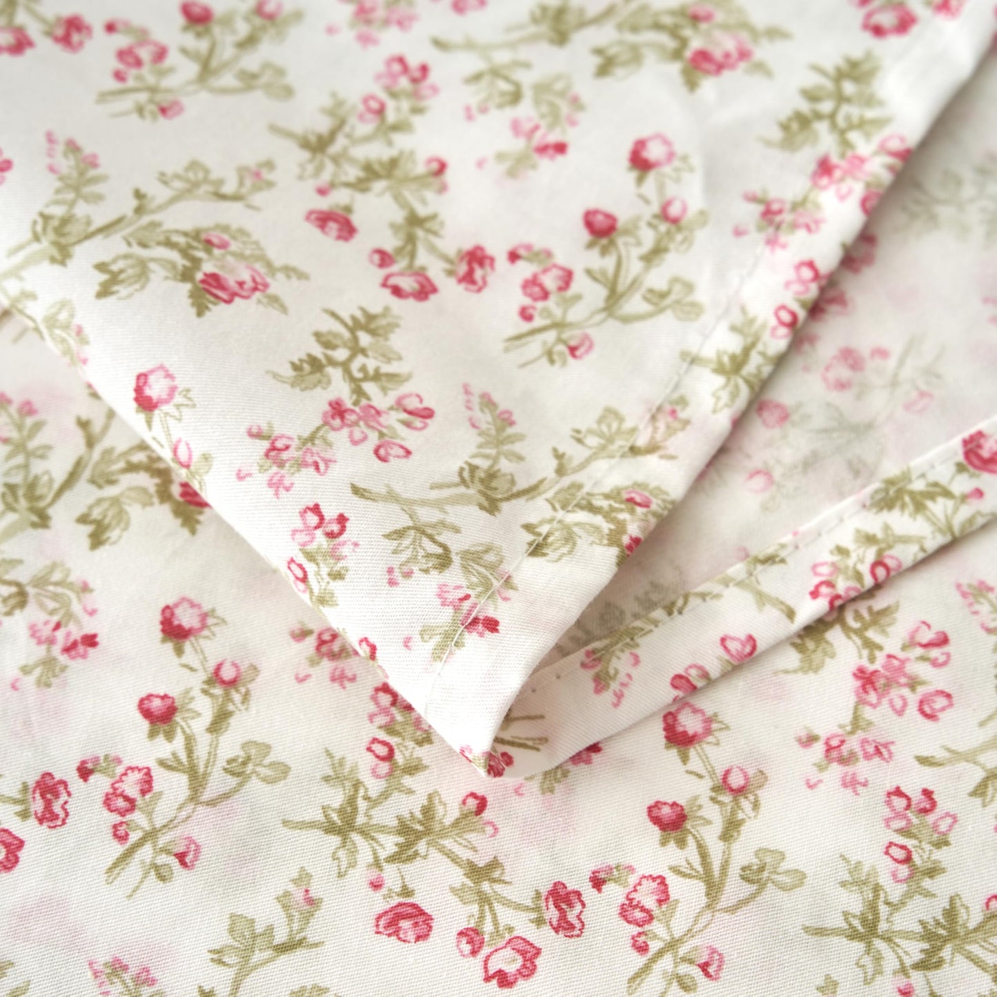 DaDa Bedding Romantic Coquette Sheet Set - 100% Cotton Floral Fitted & Flat Sheets with Pillowcases - Deep Pocket Design - Soft, Breathable, Wrinkle-Resistant (Queen (U.S. Standard))