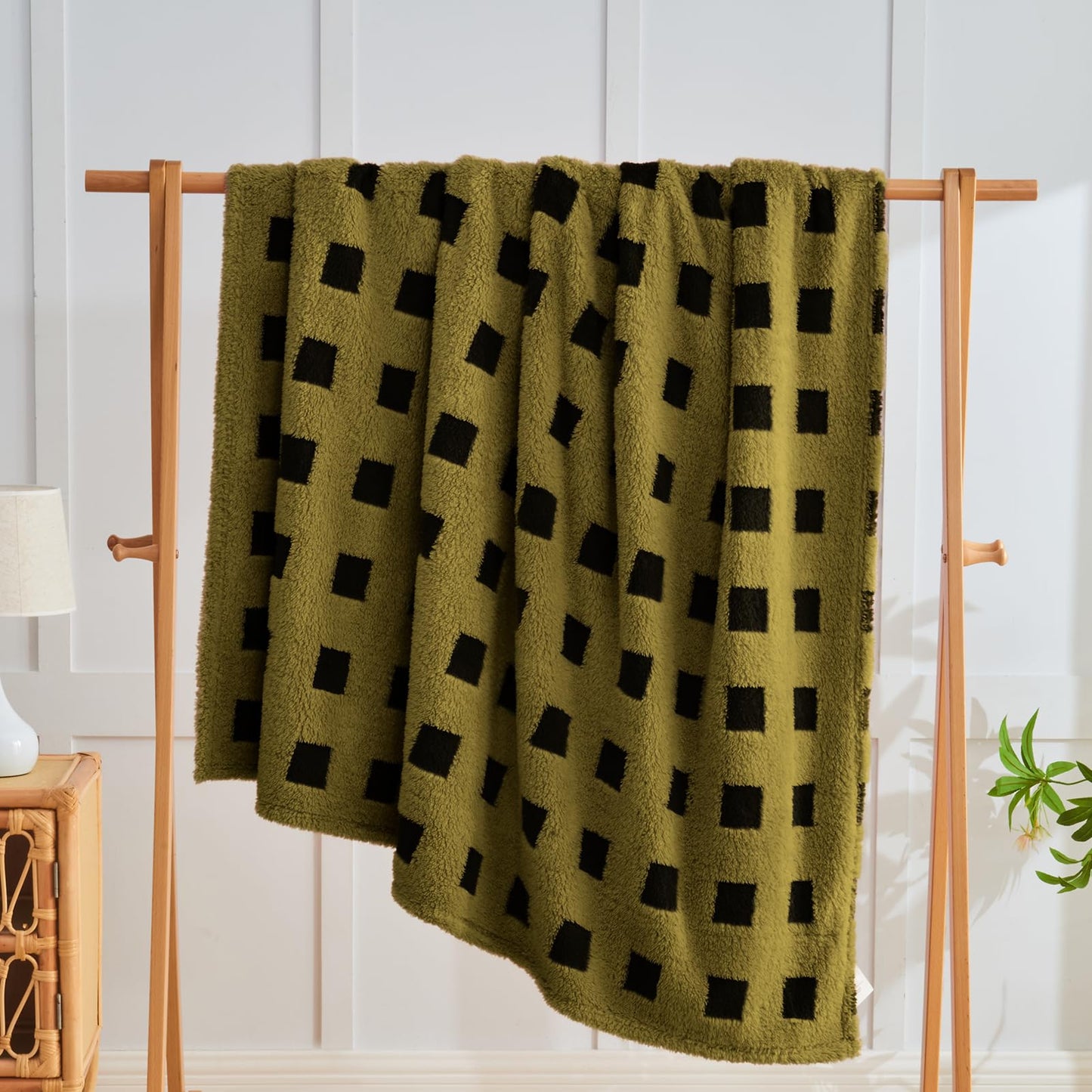 FY FIBER HOUSE Checkered Fluffy Blanket 340GSM - 3D Grid Pattern Soft Fuzzy Throw for Bed Couch Sofa, 50"x60", Olive Green
