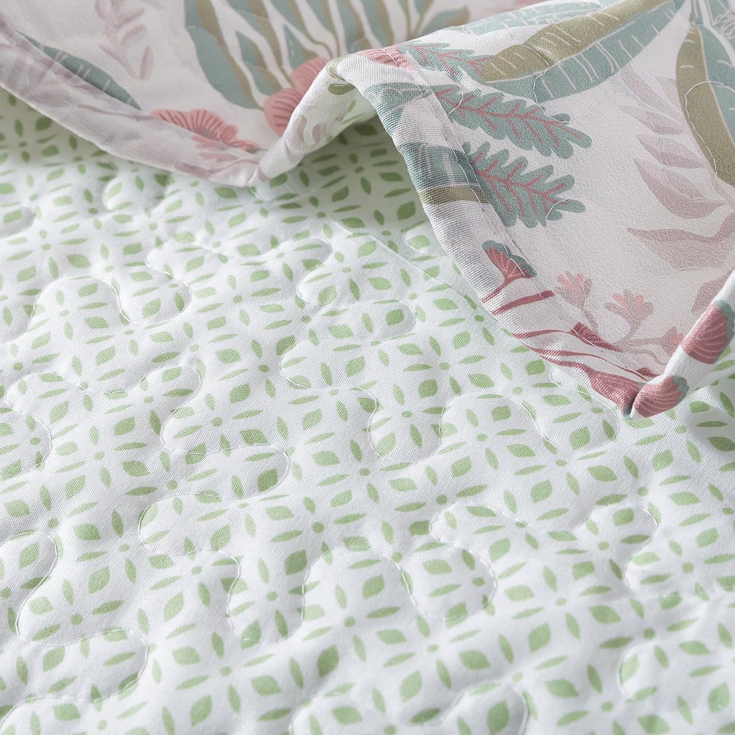 Etwel Lightweight Queen Size Quilt Set - Breathable Reversible Cotton Bedspread for Hot Sleepers, Farmhouse Floral Bedding Set with 2 Pillow Shams for All Season (90"x98", Green Botanical Floral)