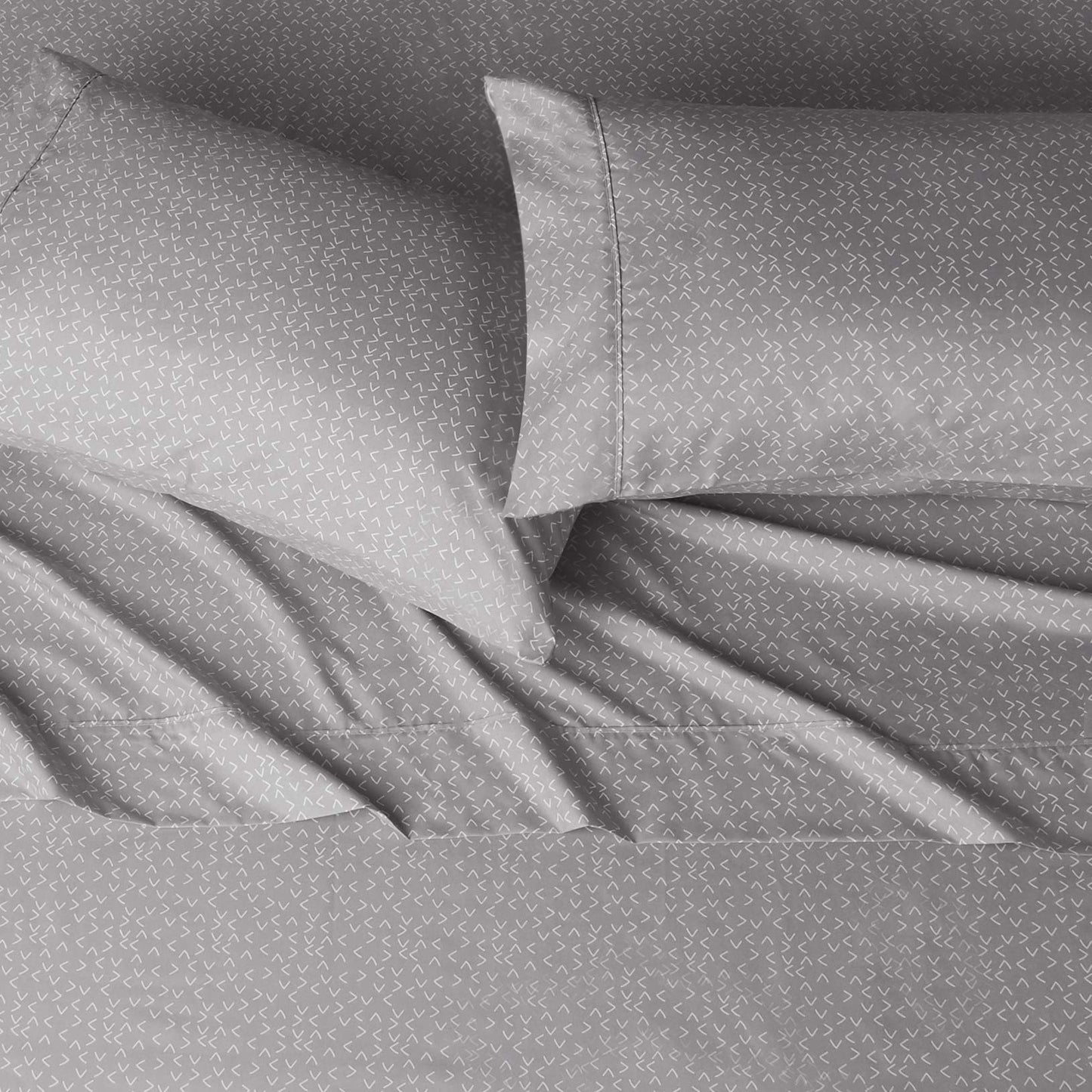Amazon Basics Lightweight Wrinkle Free, Breathable Brushed Microfiber 4-Piece Bed Sheet Set with 14-Inch Deep Pockets, Full, Gray Arrows, Geometric