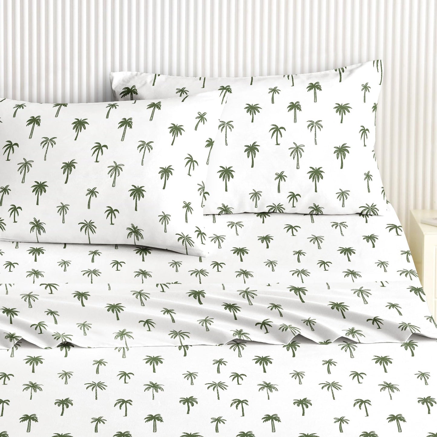 Wake In Cloud - Coastal Bed Sheets, 4-Piece Sheet Set, Boho Summer Beach Tropical Plants Palm Coconut Trees Pattern Printed Bedding, Deep Pocket, Green White, Queen Size