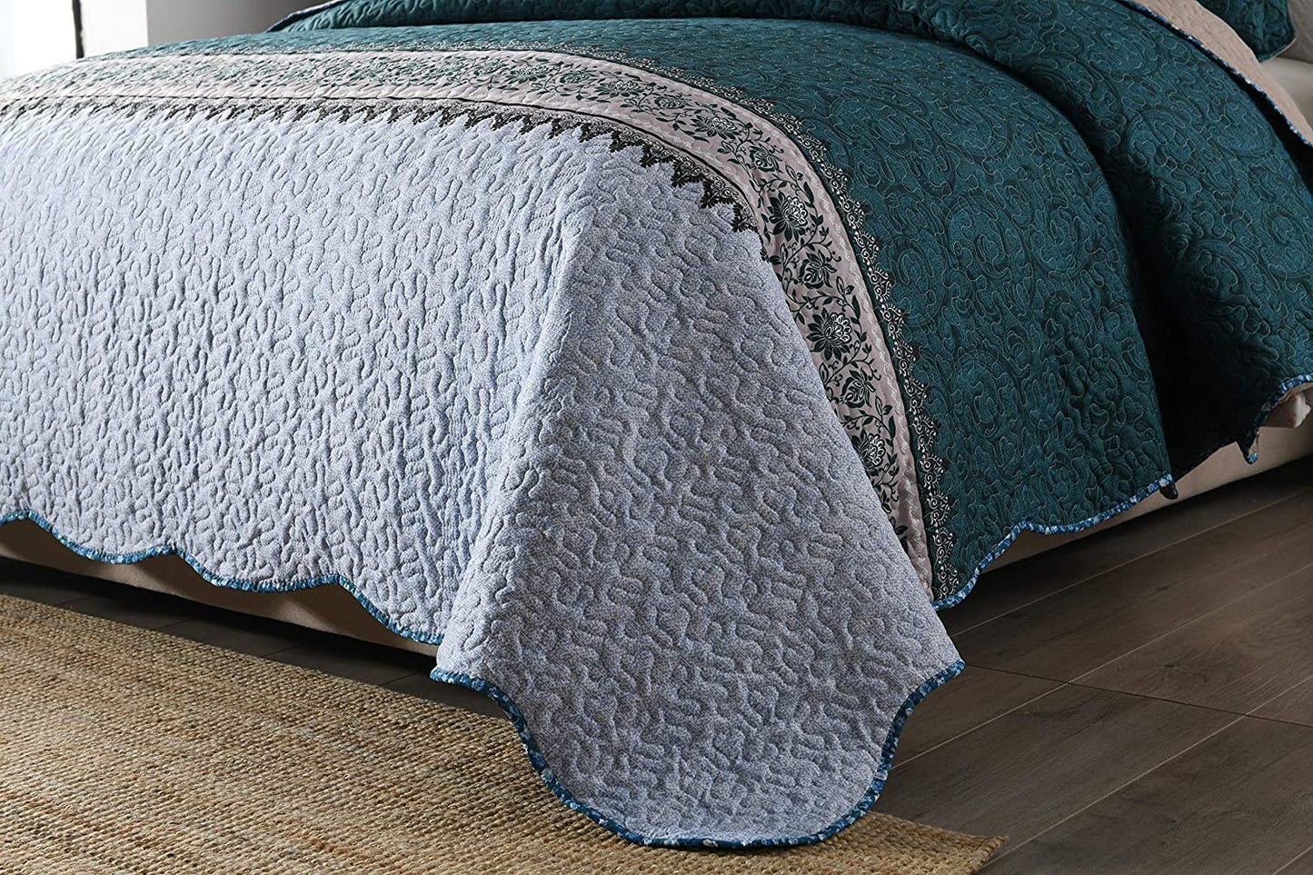 Travan 3-Piece King Quilt Set Quilted Bedspread Oversized Microfiber Soft Lightweight Bedding Set with Shams for All Season, Blue Ocean, King Size