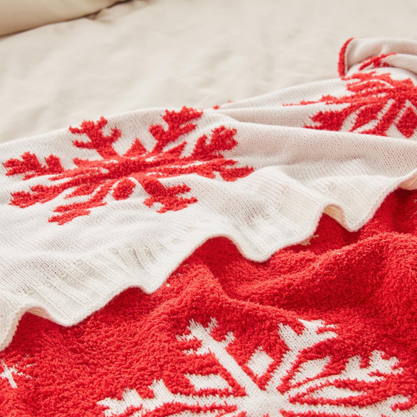 Douceur Christmas Snowflake Throw Blanket, Ultra Soft Red Fluffy Festival Blanket, Reversible Cozy Decorative Blanket for Bed Couch Sofa, Super Soft Indoor Living Room Plush Throws, 60"X80"