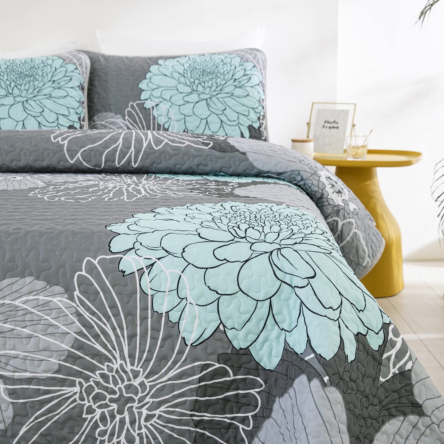 Anibedding Green Floral Queen Size Quilt Set - 3 Pieces Boho Flower Quilt Coverlet Elegant Bohemian Bedspread with 2 Pillowcases Soft Lightweight Bedding Quilts for Adults (Green,96"x90")