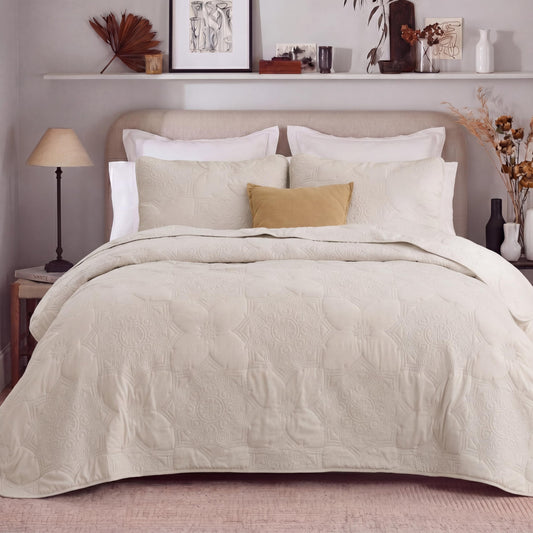Bedsure King Size Quilt Set - Lightweight Bedspreads King Size, Stitch-Free Ultrasonic Quilting Coverlet, All-Season Beige Comforter Set, Pet-Friendly Soft Machine Washable Bedding (106"x96")