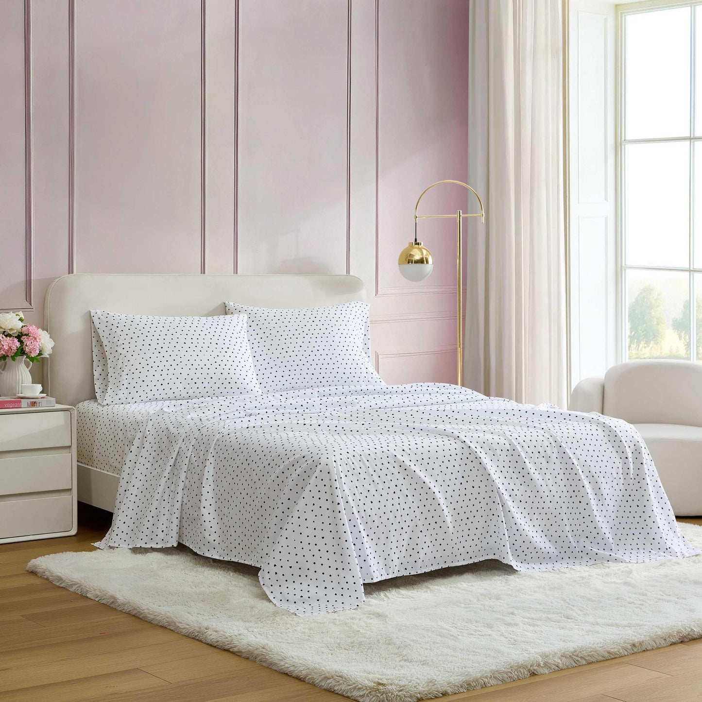 Betsey Johnson - Queen Size Sheet Set, Ultra-Soft Bedding with Smooth Feel, Deep Pockets, Bed Sheets with Matching Fitted Sheet & Pillowcases (Polka Dot Heart Black)