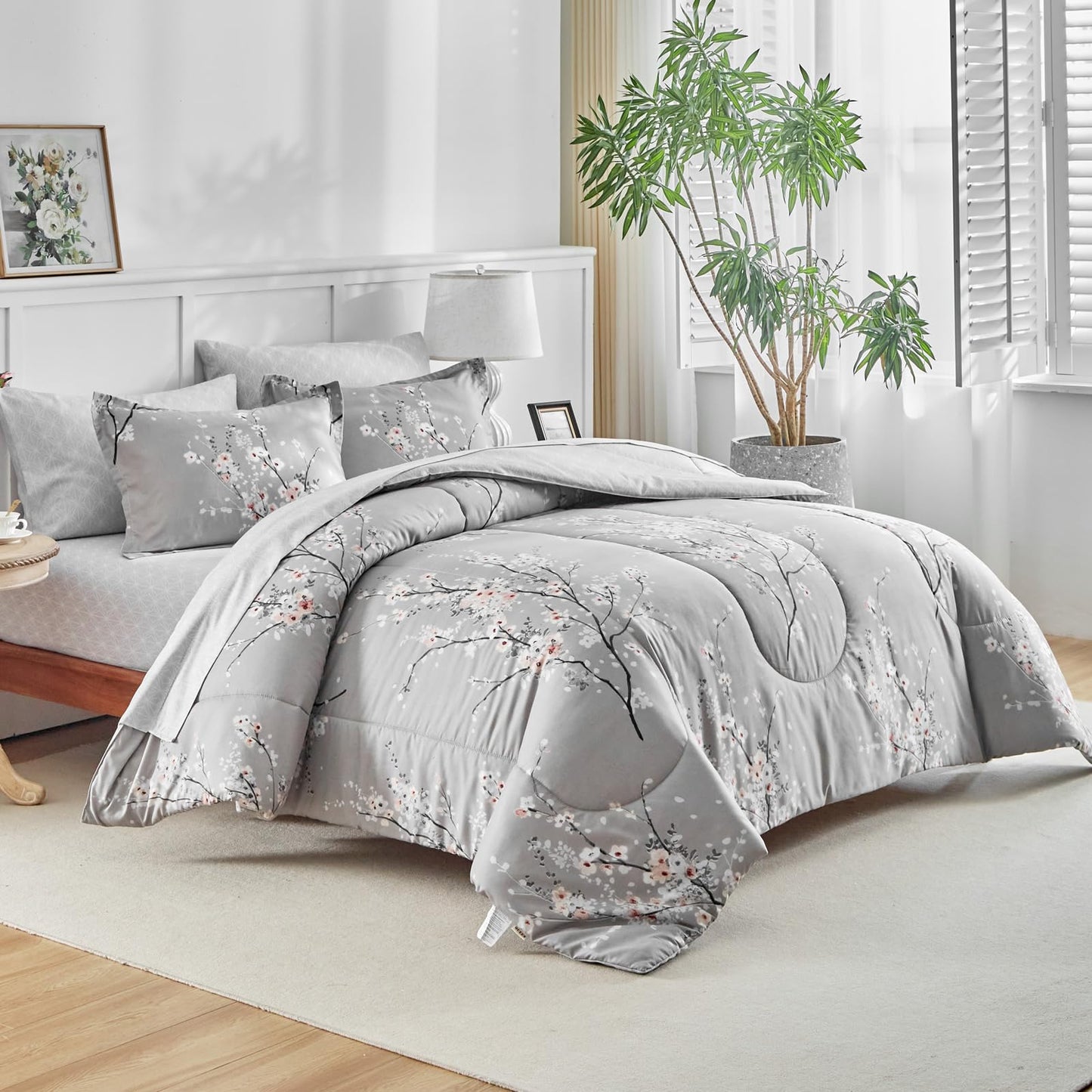 AIKASY Bed in a Bag 7 Pieces King Size - Floral Print - Soft Microfiber, Reversible Bed Comforter Set (1 Comforter, 2 Pillow Shams, 1 Flat Sheet, 1 Fitted Sheet, 2 Pillowcases)（Grey, King）
