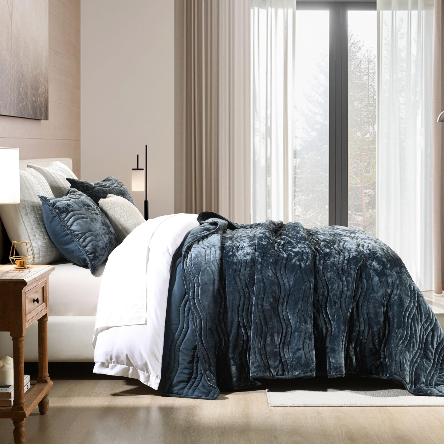 AJOCCI Velvet King Size Comforter Set, Luxurious King Quilt, Blue Bedding Set, Soft Plush Bedspread, Lightweight for All Season,Stormy Blue