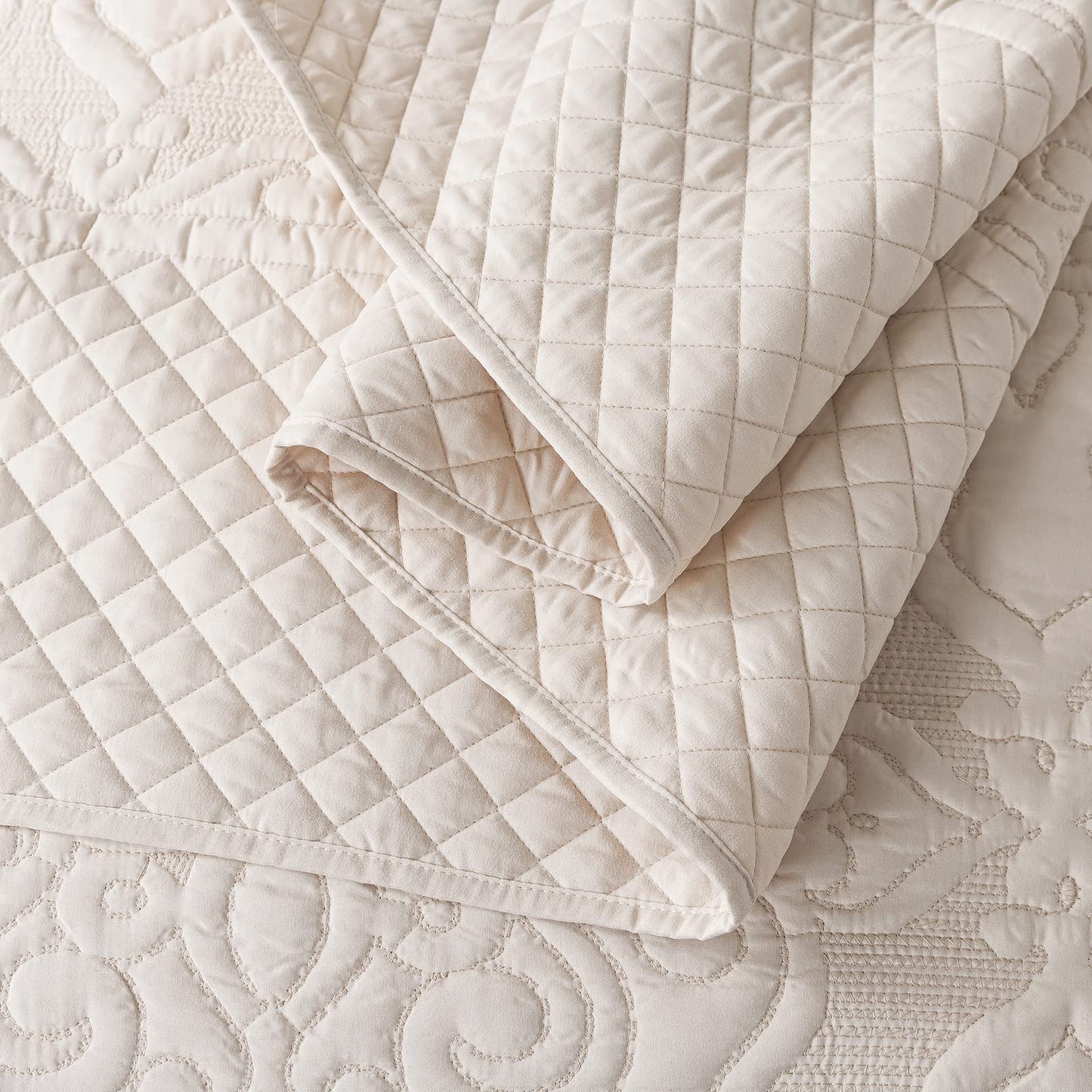 NEWLAKE Quilt Bedspread Set, Beige Jacquard Embossed Floral Pattern Reversible Embroidered Microfiber Coverlet Sets, Queen Size