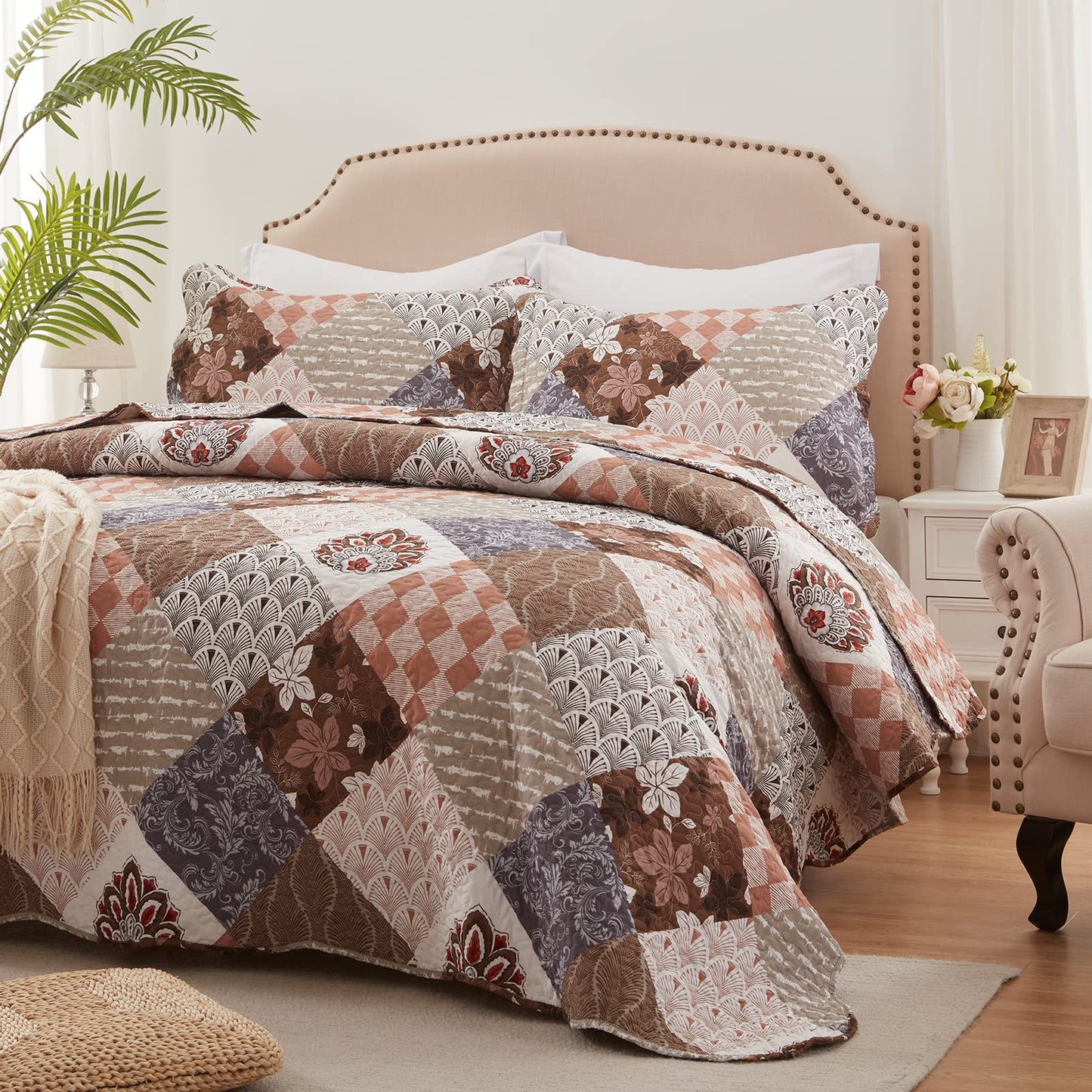 King Size Quilt Set 3 Pieces Lightweight Reversible Bedspread-98''x106'' Soft Patchwork Floral Coverlet Luxurious Warm Microfiber Bed Cover for All Seasons Brown Bedding Set(1 Quilt,2 Pillow Shams)