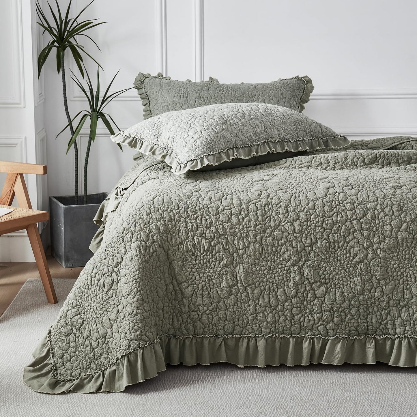 WINLIFE Khaki Ruffled Quilt Set 3pcs Queen 90''x98'' - Stone Washed Microfiber Crinkled Bedspread for All Season Farmhouse Style Lightweight Shabby Chic Coverlet Set with Pillow Shams