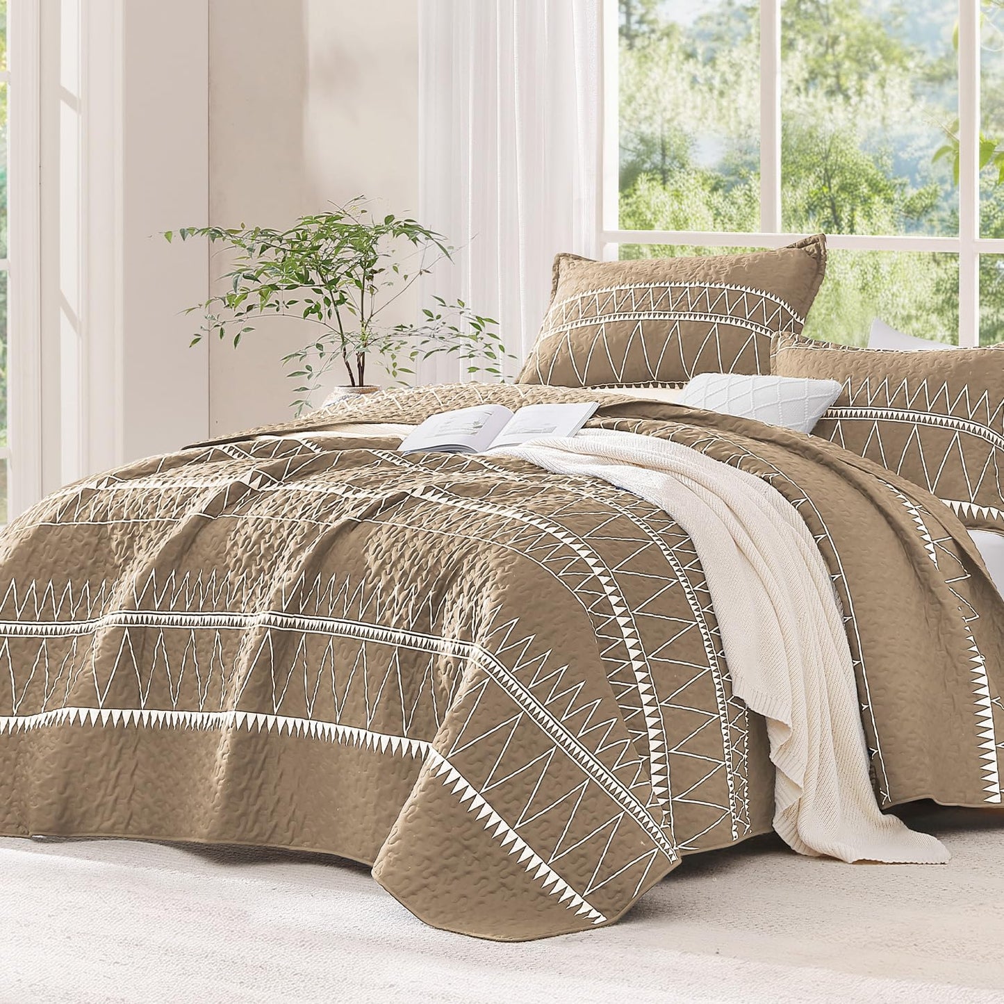 Andency Taupe California King Quilt Set, 3 Pieces Boho Lightweight Soft Striped Cal King Bedspread for All Season (112"x104"), Printed Bohemian Polyester Reversible Coverlet Comforter Sets