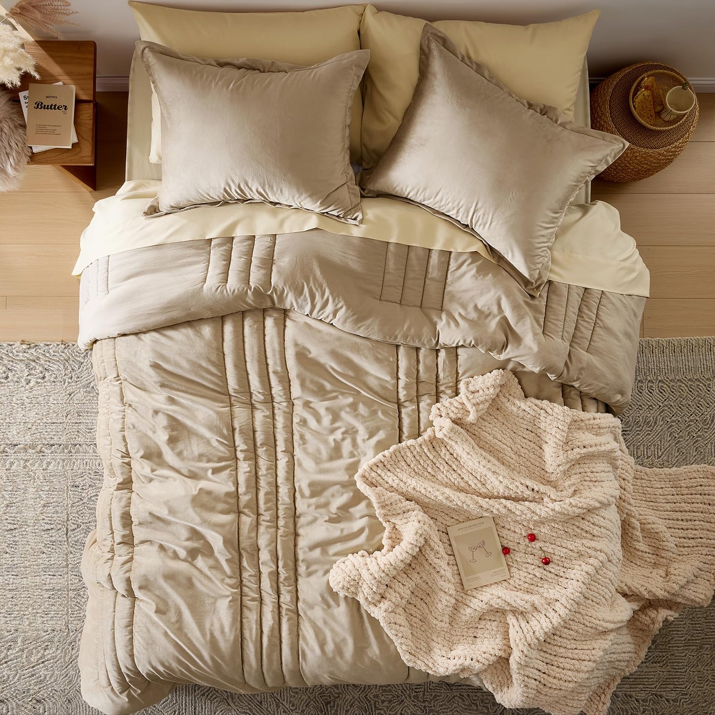 MUSSEL Bedding Comforter Set Queen Size 3 Pieces-Neutral Beige Champagne Striped Lightweight Bedroom Comforter Queen Size,Soft Velvet Bed Set for All Seasons with 2 Shams
