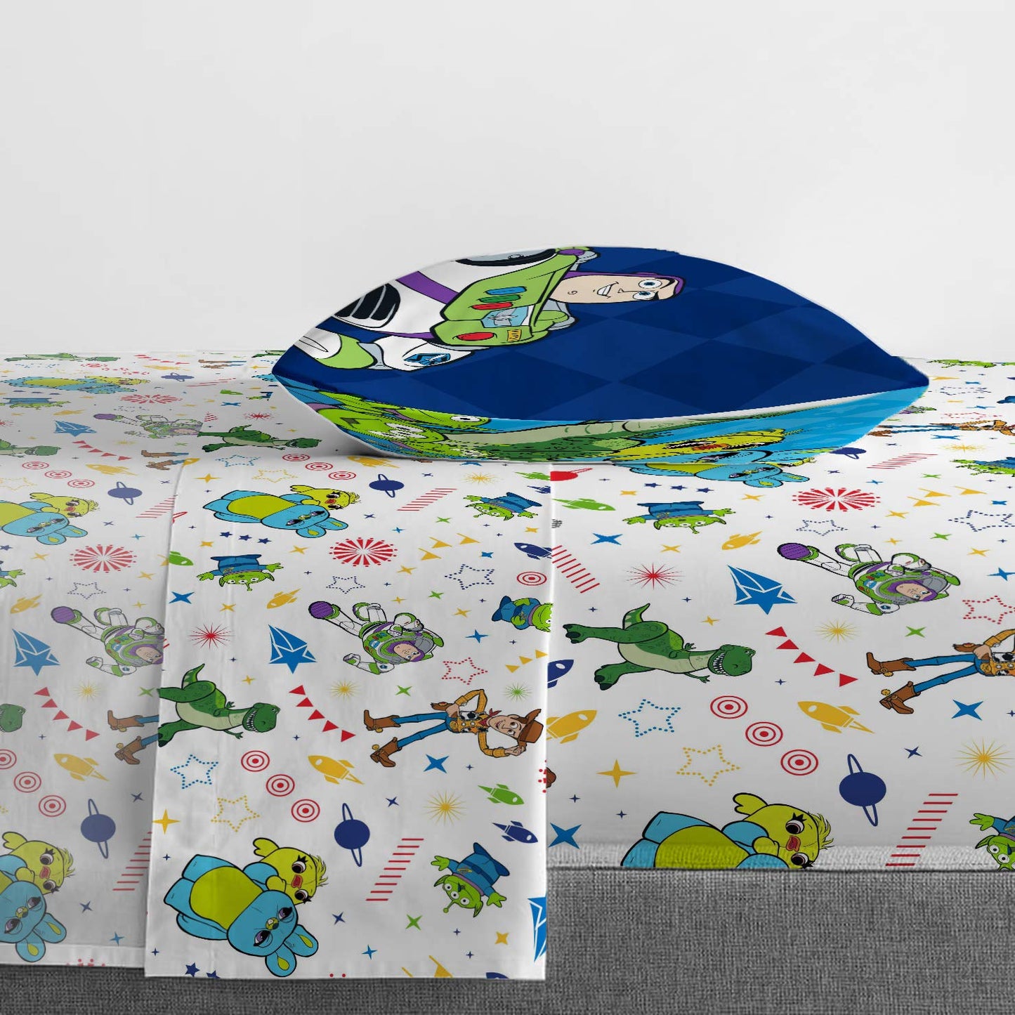 Jay Franco Disney Toy Story Kids Twin Sheet Set 3 Piece - Super Soft Microfiber Bedding, Reversible, Deep Pocket, Fade Resistant, Machine Washable, Woody Buzz Lightyear (Official Disney Product)