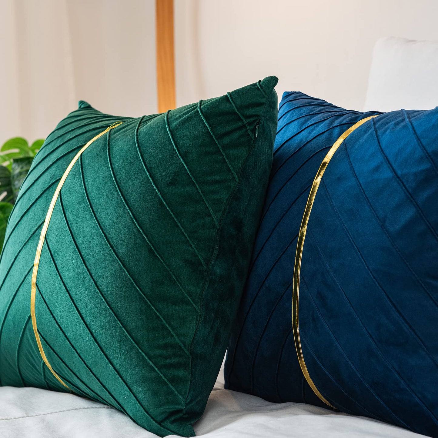 WACOMECO Velvet Throw Pillow Covers, Pack of 2 Soft Gold Decorative Cushion Covers for Couch Sofa Living Room Home Decoration, Emerald Green, 18x18 inch
