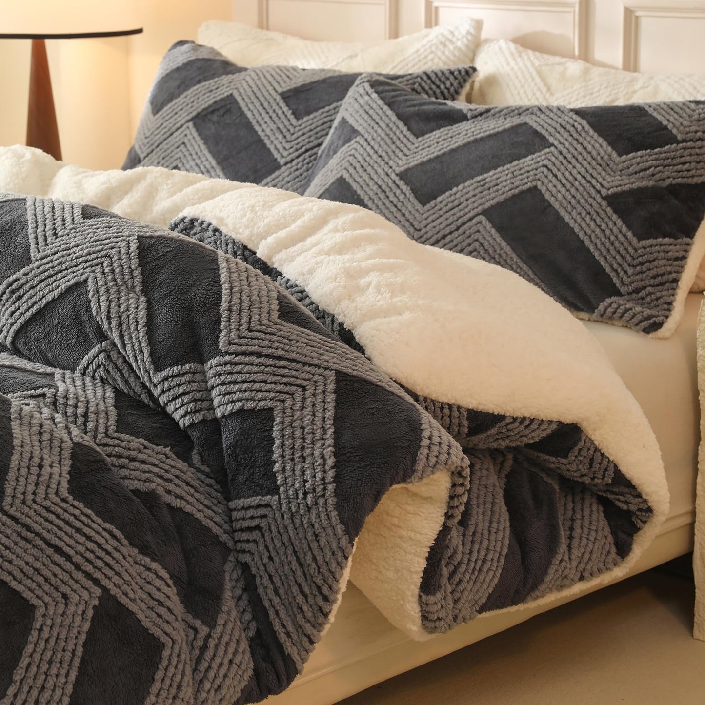 tohrisa Tufted Boho Comforter Set King - Grey Fluffy Sherpa Bedding Set, Soft Fuzzy Jacquard Quilt Set, 3 Pieces Cozy Bed Set Warm Comforter for Winter(104"X90")