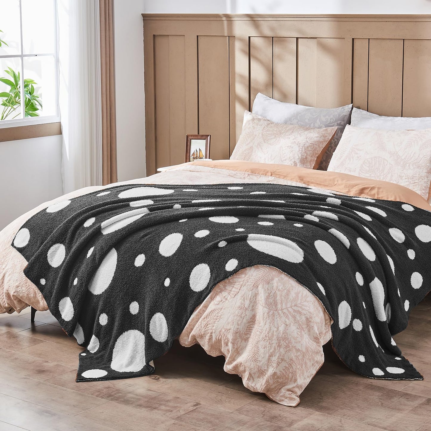 Douceur Polka Dot Throw Blanket for Couch Sofa Bed, Reversible Cozy Fluffy Super Soft Bedroom Blanket, Plush Jet Black Throw Blanket, 60×80 inches