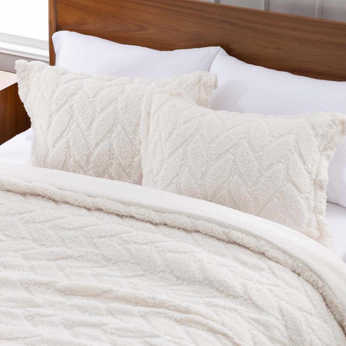 Berkshire Sherpa & Velvetloft Comforter Set Full/Queen, Luxuriously Warm Fleece Reversible Microfiber Plush Bedding Set with 1 Comforter(90"x90") and 2 Pillow Shams(24"x30"), Sour Cream