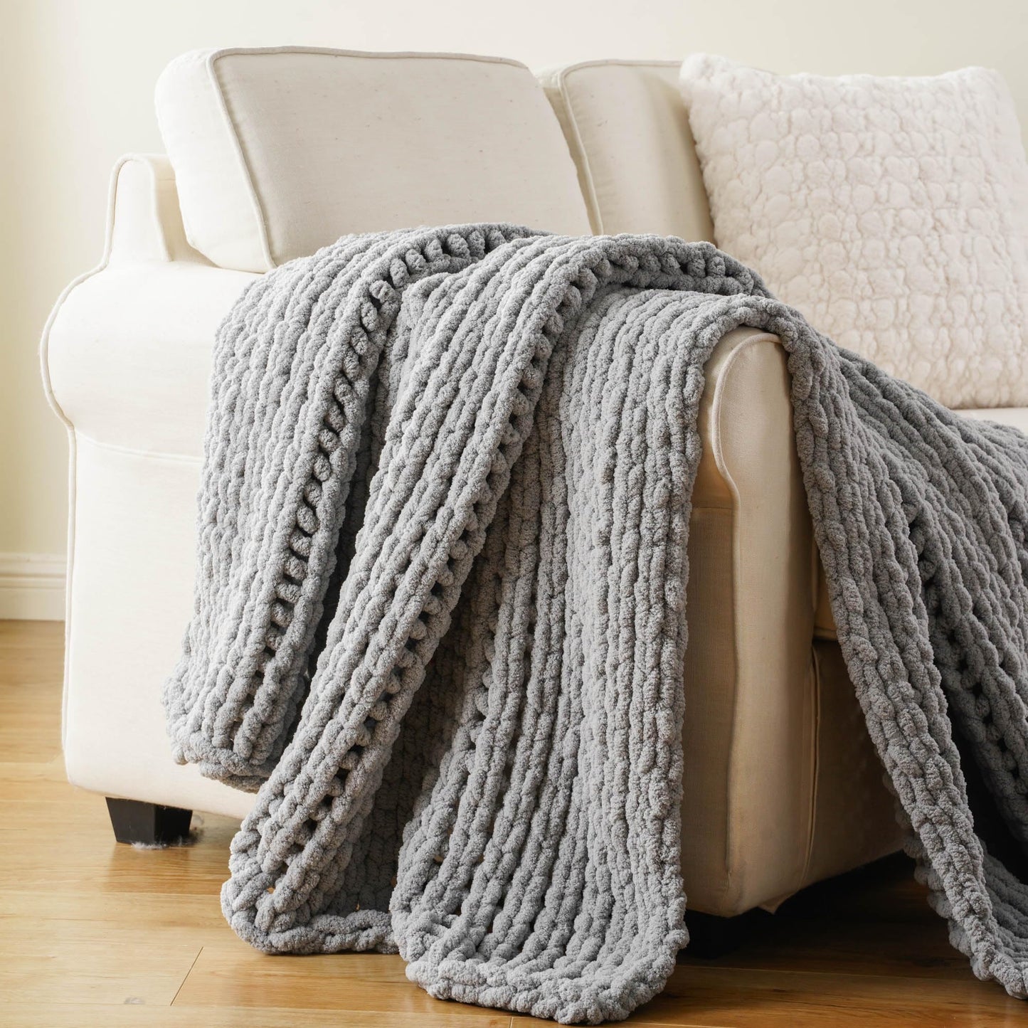 Battilo Chunky Knit Throw Blanket, Soft and Thick Chenille Throw Blanket, 50"x60" Handmade Cable Knit Crochet Blanket, Light Grey Knot Knitted Throw Blankets for Couch Sofa Bed Home Decor, Light Grey