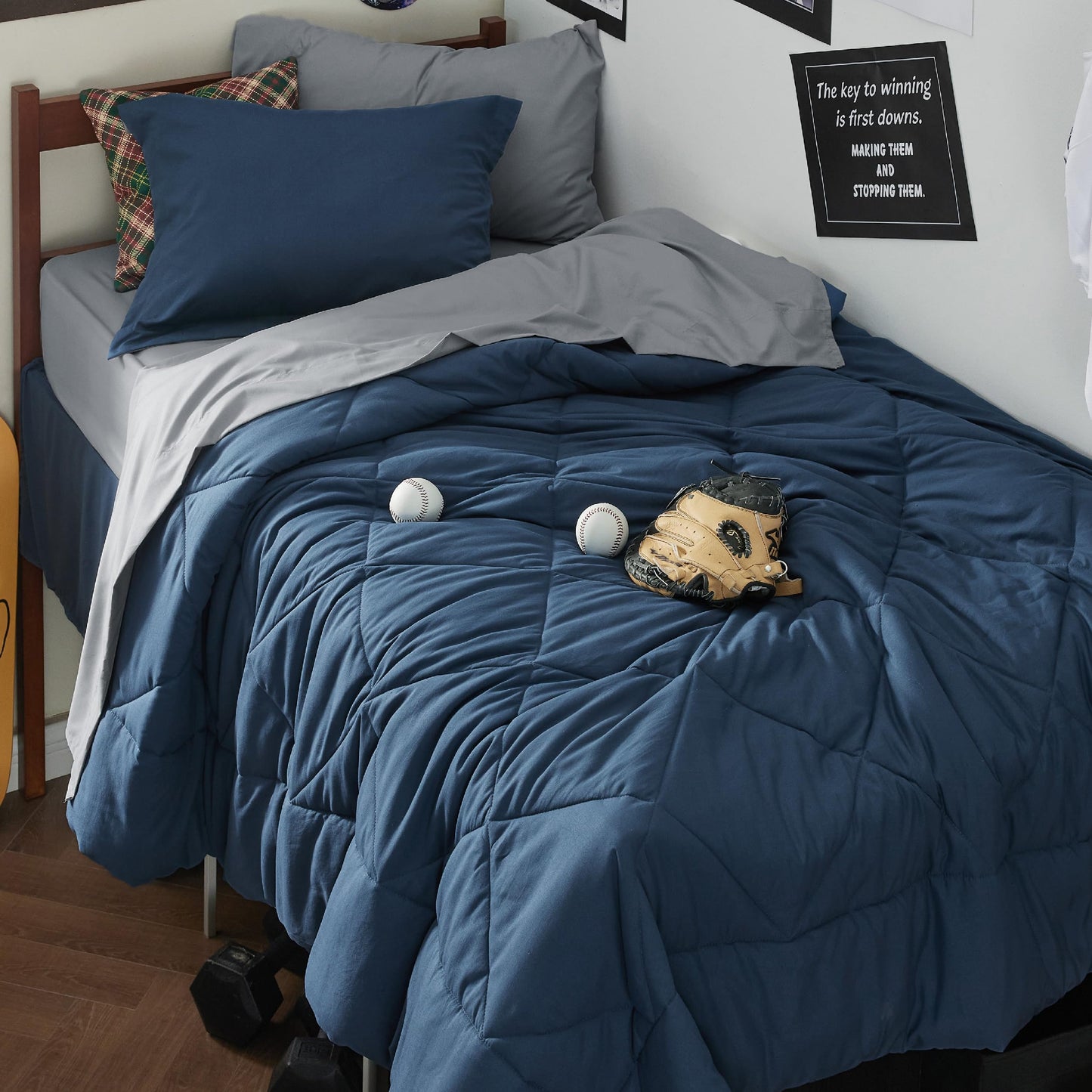 Bedsure Twin XL Comforter - 5 Pieces Reversible Blue Bed in a Bag, Twin XL Bedding Comforter Set College Dorm Essentials for Guys with 1 Flat Sheet, 1 Fitted Sheet, 1 Pillowcase and 1 Pillow Sham