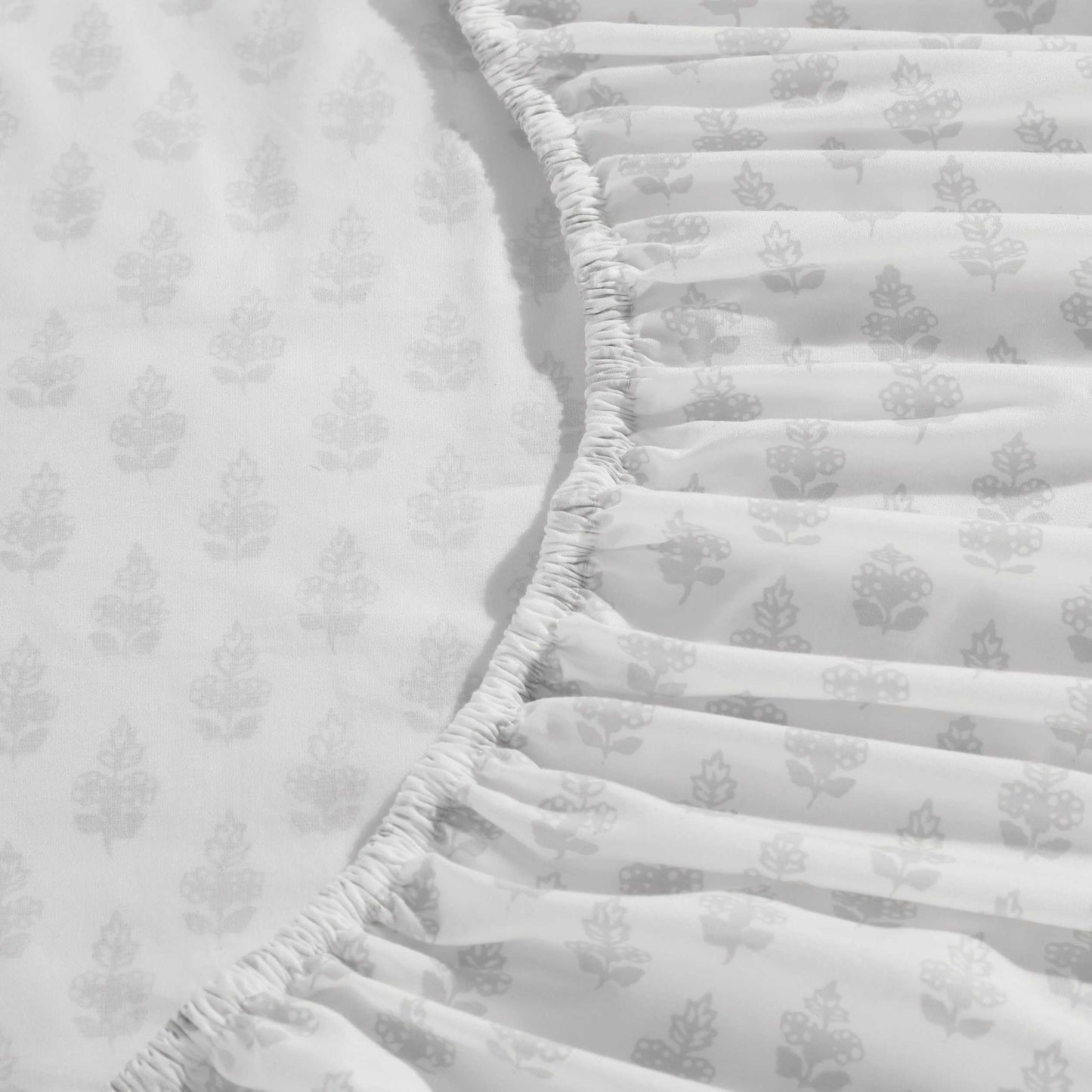 Laura Ashley – Twin Size Sheet Set, Soft & Lightweight Cotton Percale Bedding with Matching Pillowcase, Deep Pocket, Floral Room Decor, College Dorm Room Essentials (Francesca Grey)