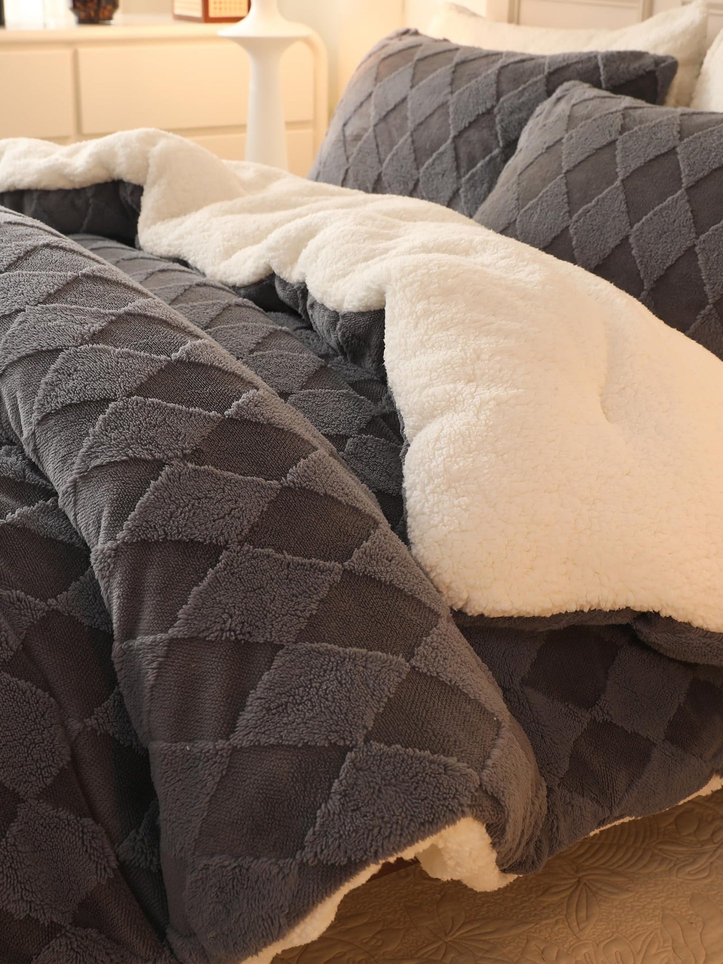 hadamick Tufted Fleece Comforter Set King - Super Soft Warm Fluffy Shaggy Bedding Sets, Diamond Plaid Jacquard Bed Set for Winter, 1 Sherpa Comforter with 2 Pillow Cases (104"X90" Grey)