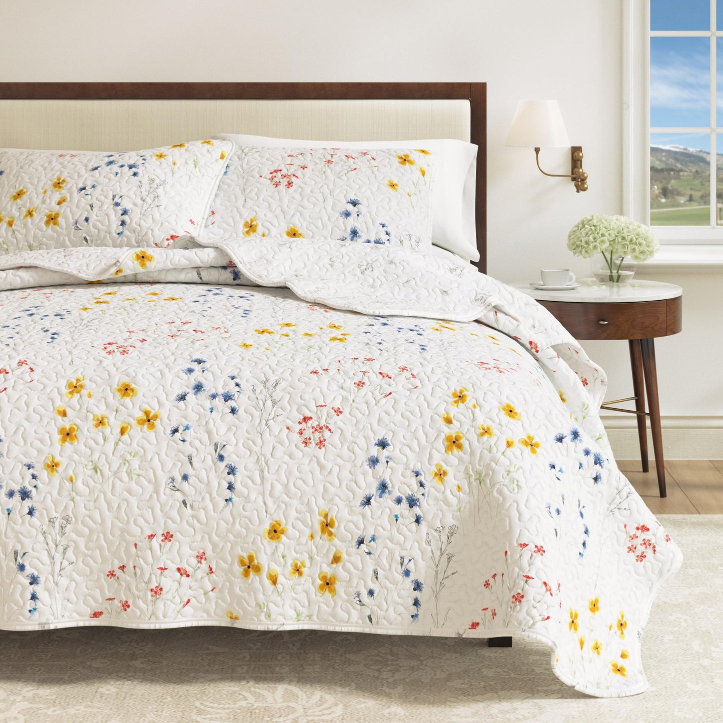 Great Bay Home Floral Quilt Set - 2-Piece Twin/Twin XL Size Spring Bedding Set - Lightweight, All-Season, Reversible Bedspread (Wildflowers)