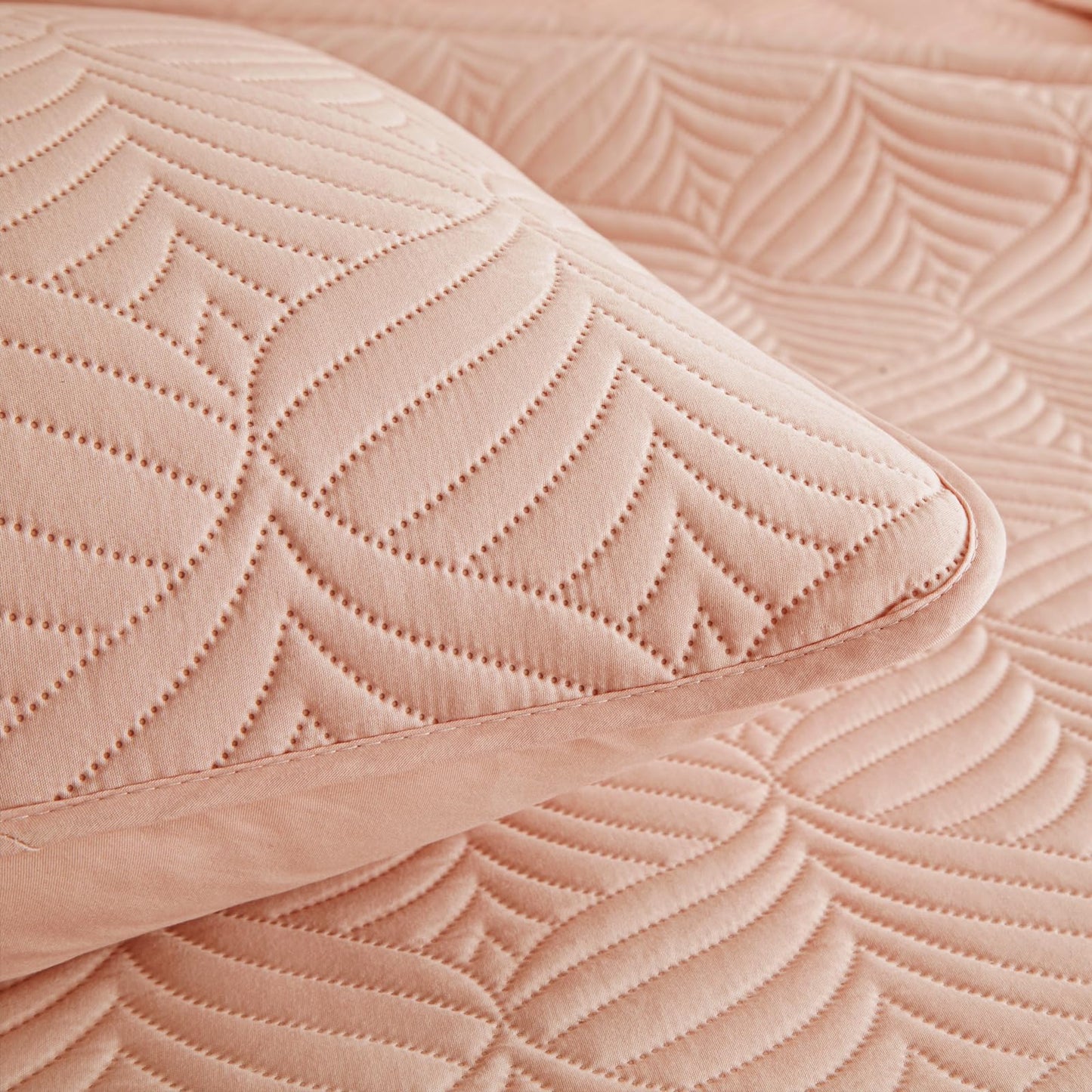Whale Flotilla Extra Soft Full Queen Quilt Bedding Set, Lightweight Blush Pink Bedspreads Quilts Queen Size with Modern Pattern, Reversible 3-Piece Coverlet with 2 Pillow Shames for All Seasons
