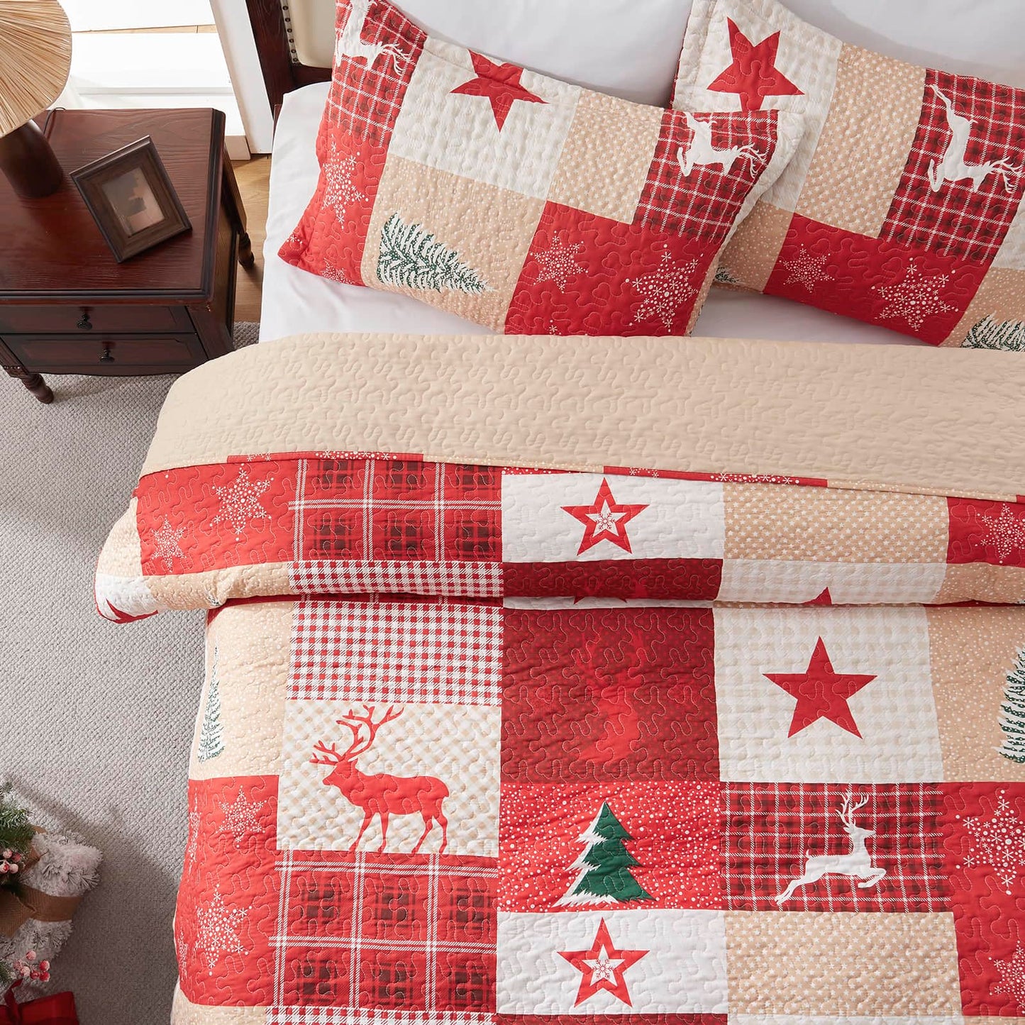LEAONME Christmas Quilt Set 3-Piece King Size Bedspread Coverlet 98''x106'' Lightweight Patchwork Oversized Bedding Set with 2 Pillow Shams for All Seasons
