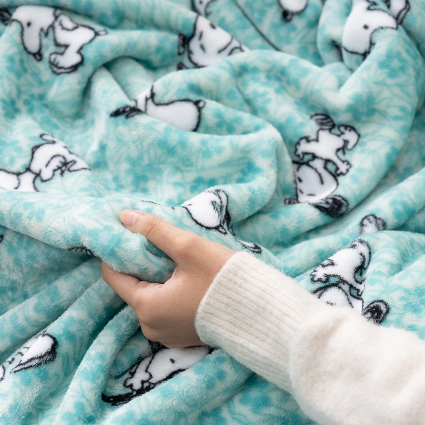Berkshire Blanket Peanuts® VelvetLoft® Cute Character Snoopy Plush Throw Blanket,Snoopy Springtime Floral Dance Large Blue,Throw 55 in x 70 in (Official Peanuts® Product)